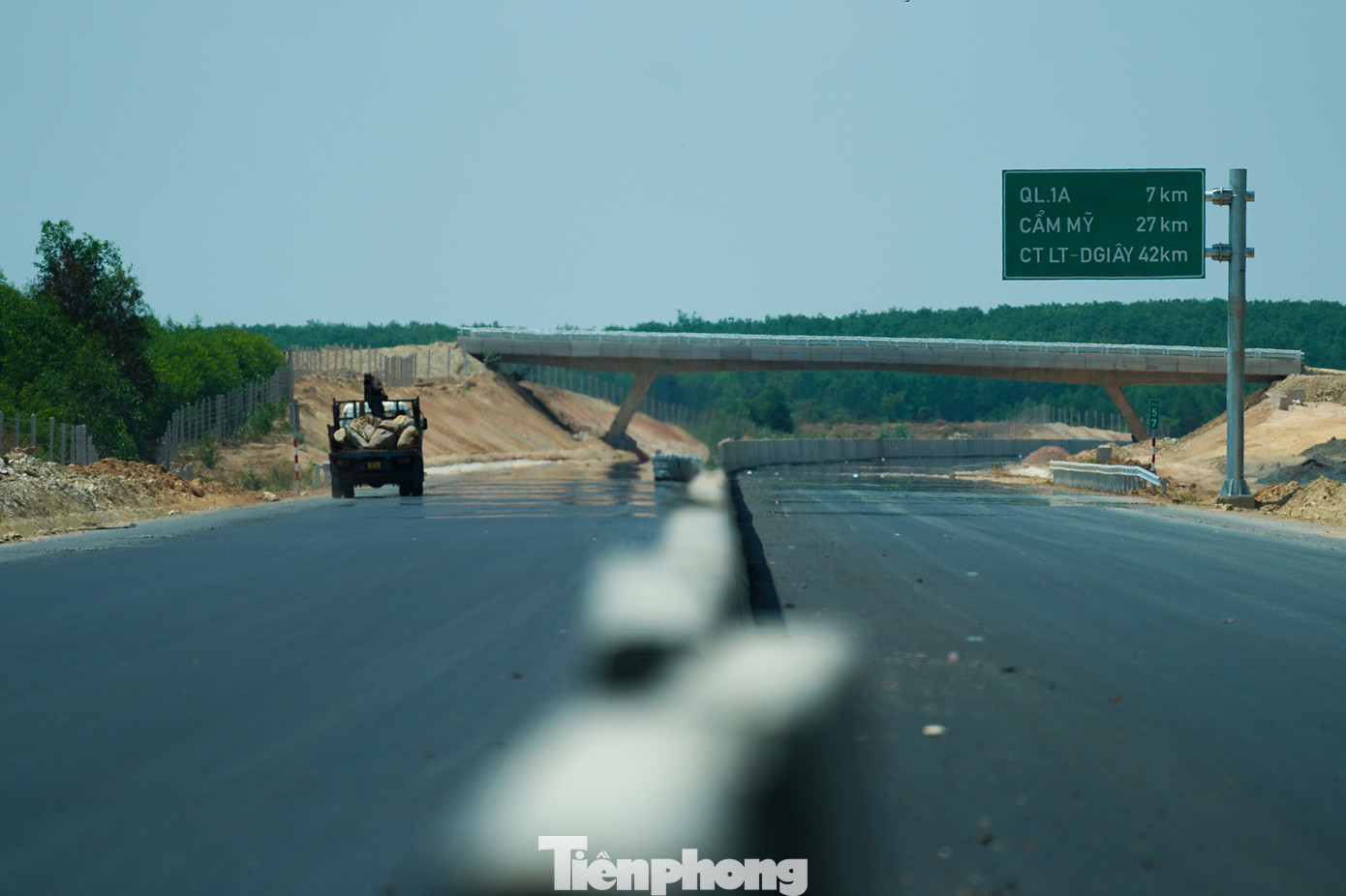 Dự án đường cao tốc Phan Thiết - Dầu Giây có chiều dài 99 km, đi qua tỉnh Bình Thuận và Đồng Nai, trong đó đoạn qua Bình Thuận dài 47,7 km và đoạn qua Đồng Nai dài 51,3 km.