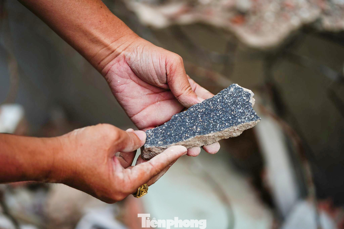 &quot;Không biết làm cách nào để có lại những viên gạch như thế này&quot;, ông Bình chua xót.