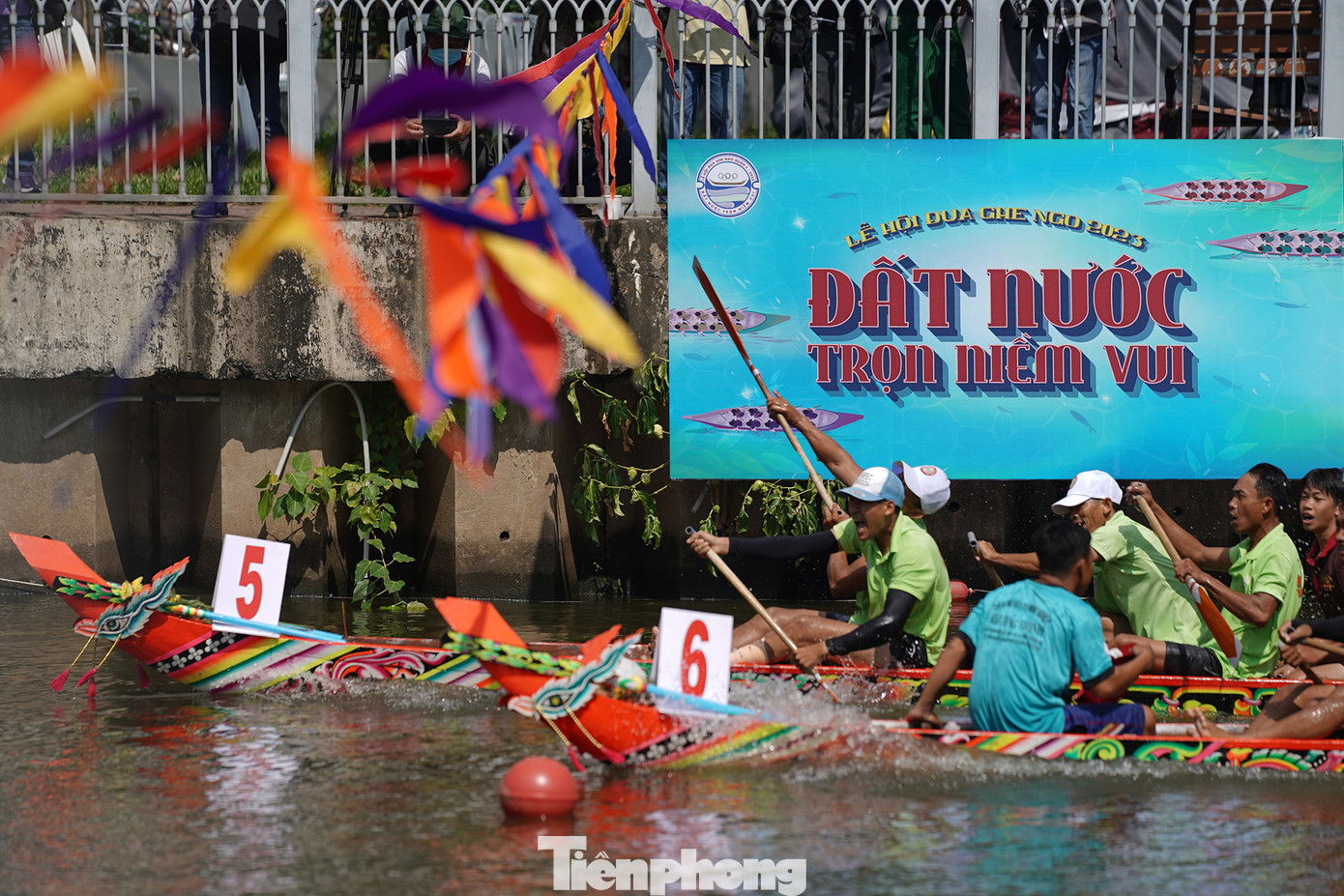 Hai đội Khlang Mương (Châu Thành, Kiên Giang) và chùa Thôn Dôn (Rạch Giá, Kiên Giang) tranh nhất nhì. Đội cán đích trước là đội Khlang Mương.