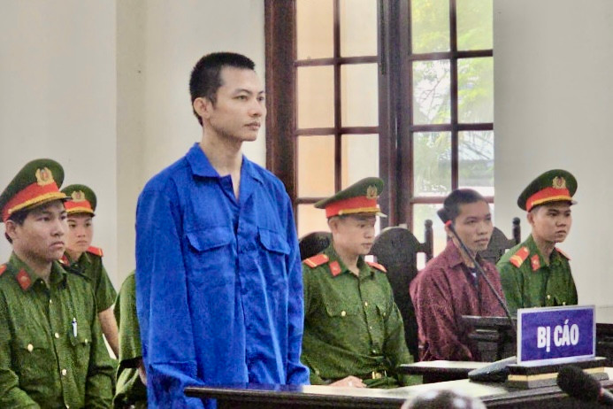 Bị cáo Lê Thanh Nhất Nguyên được xác định cùng những người khác tại nơi tự xưng Tịnh thất Bồng Lai giới thiệu các “chú tiểu” ở đây là trẻ em bị bỏ rơi, được họ nuôi dưỡng nhằm tạo sự thương cảm để nhiều người chuyển tiền, hiện vật.