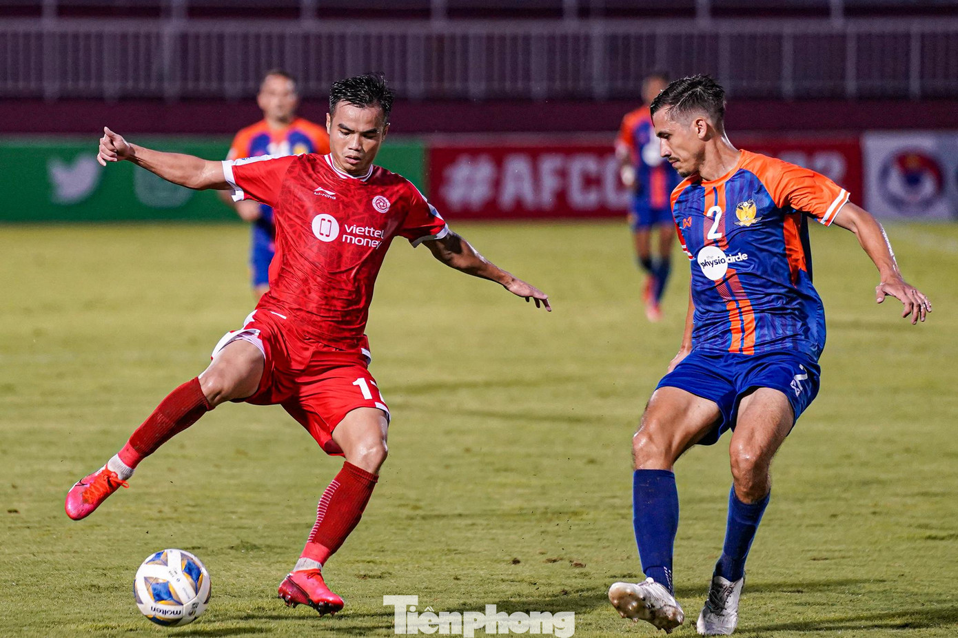 Viettel đã tạo điều kiện cho nhiều cầu thủ trẻ được ra sân ở một giải đấu quốc tế. Viettel đã tạo điều kiện cho nhiều cầu thủ trẻ được ra sân ở một giải đấu quốc tế.