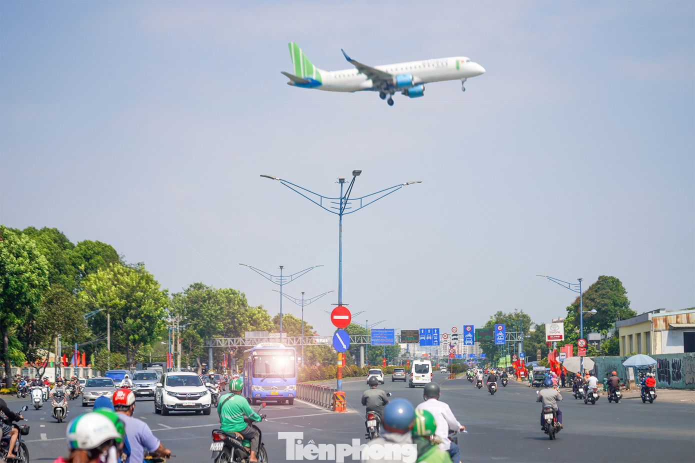 Mũi tàu Trường Chinh- Cộng Hoà hôm nay thưa vắng dòng người.