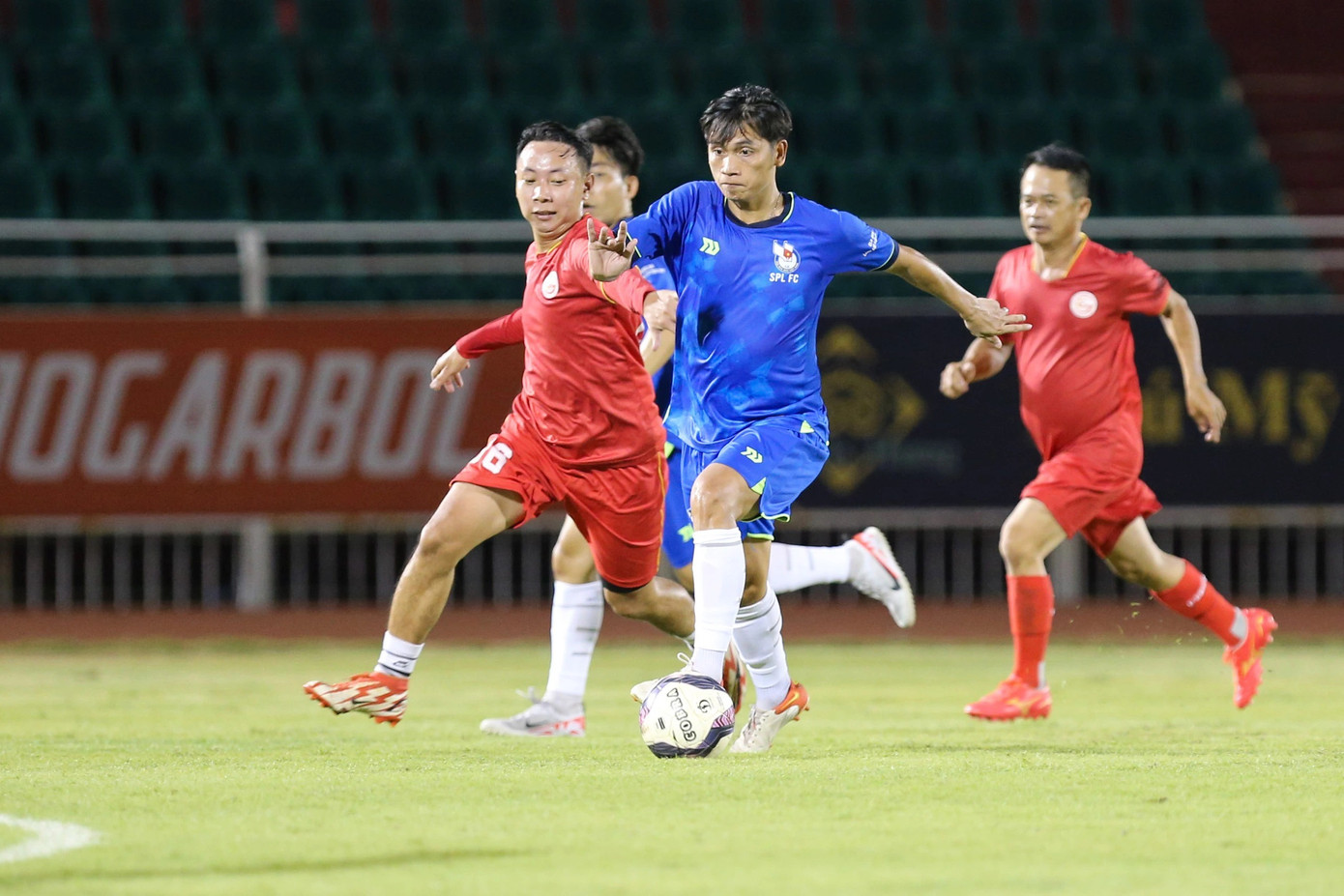 Cầu trường sân Thống Nhất như bùng nổ khi ở phút 89 của trận đấu, nỗ lực của các cầu thủ đội Hội Nhà báo đã được đền đáp khi Phan Đăng Báo dứt điểm hiểm hóc ngoài vòng cấm gỡ hòa 4 – 4. Sau đó, liên tiếp từ phút 70 đến 72, đội CBCC TPHCM đã ghi hai bàn thắng để vượt lên dẫn trước 4 – 2 từ một pha dứt điểm cận thành cùng với một pha phản công nguy hiểm. Hy vọng của đội Hội Nhà báo sau đó mở ra với cú dứt điểm cận thành gỡ 3 – 4 sau pha kiến tạo của tiền vệ Ngọc Hồi (Phó Giám đốc Sở Thông tin – Truyền thông TPHCM).