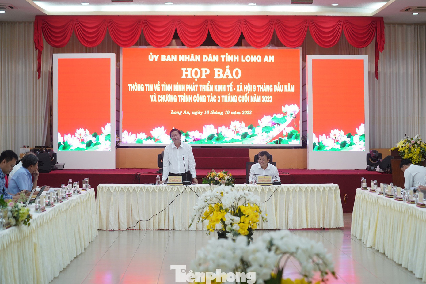 Lãnh đạo tỉnh Long An trả lời báo chí về tình hình KT-XH 9 tháng đầu năm 2023.