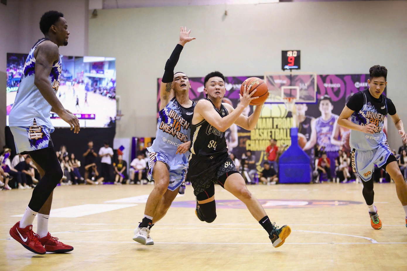 Giải đấu VBC 2024 khép lại với trận tranh tài đầy kịch tính giữa haiđội bóng mạnh nhất đại diện miền Bắc – Hidden Dreamers và 3F Galaxy.