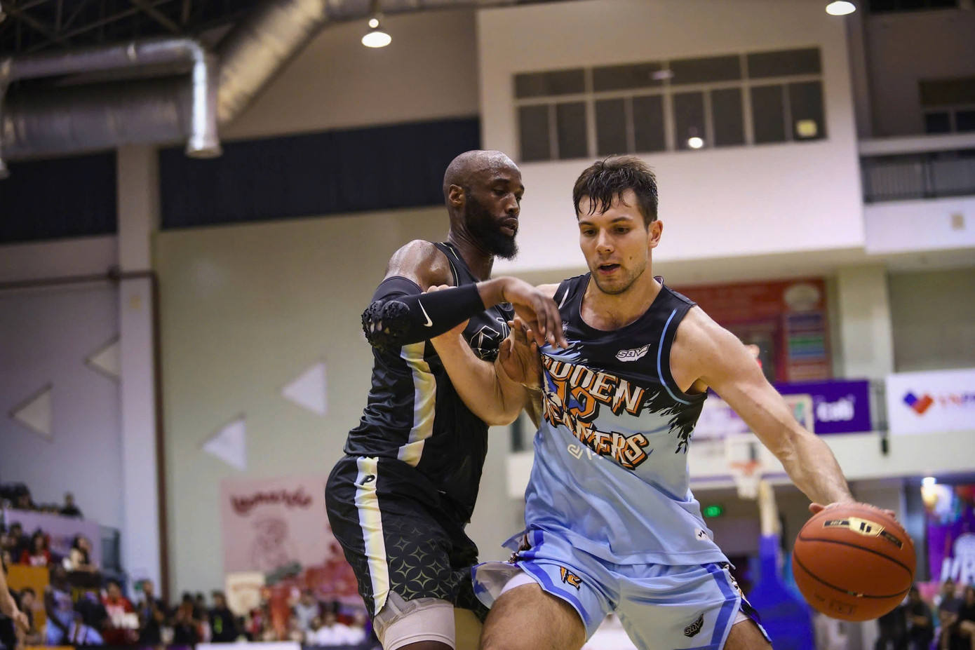 Trong khi đó, Hidden Dreamers cũng không kém cạnh với dàn ngôi sao đình đám như Đinh Thanh Tâm, Michael Soy, Hassan Thomas, Triệu Hán Minh, Lê Ngọc Tú, và ngoại binh Yevgen Sakniuk. Đội bóng này đã chứng tỏ được sức mạnh và kỹ thuật vượt trội của mình trong suốt mùa giải.