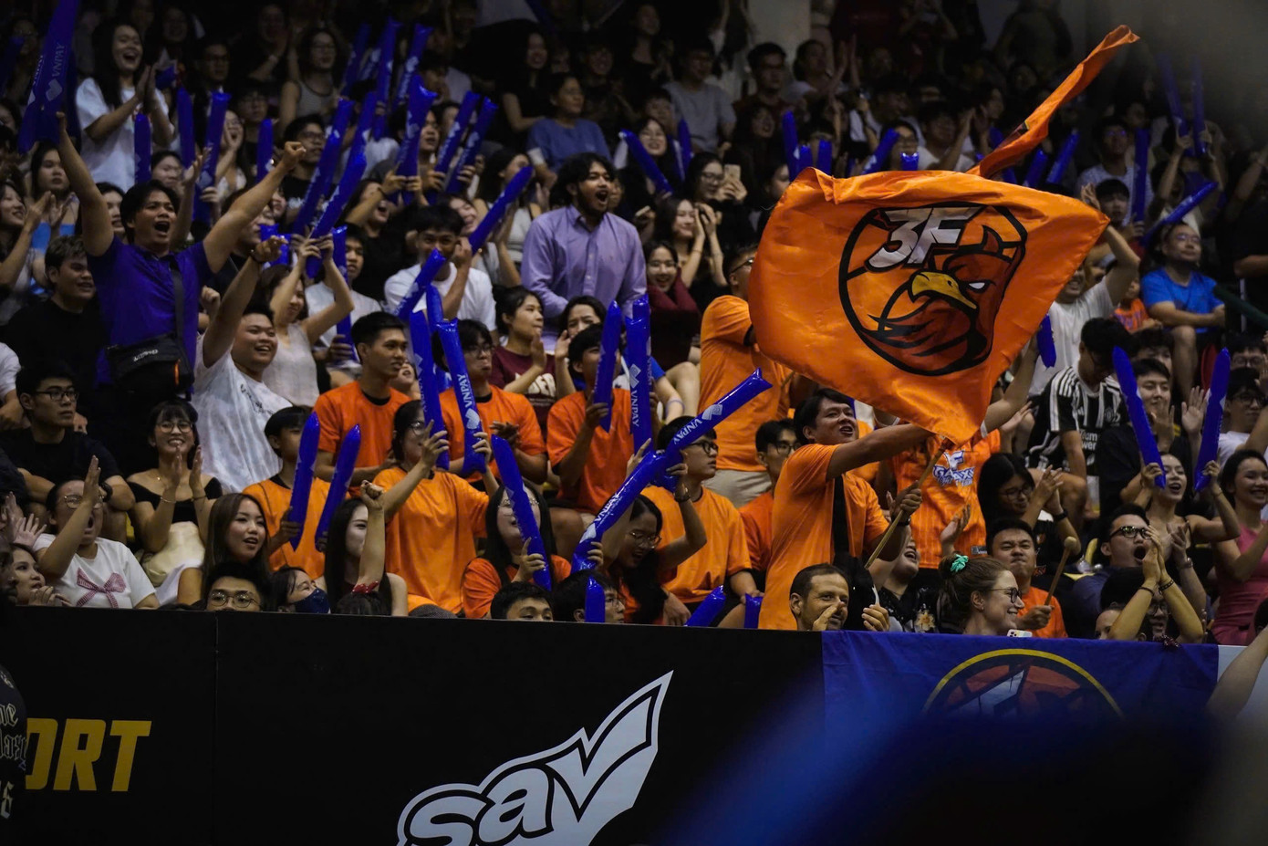 Khán giả không rời mắt theo dõi trận tái đấu đầy duyên nợ giữa Hidden Dreamers vs 3F Galaxy. 6 đội bóng đại diện 3 miền Bắc - Trung - Nam đã có một mùa giải với những khoảnh khắc ấn tượng và dành được rất nhiều tình cảm từ người hâm mộ.