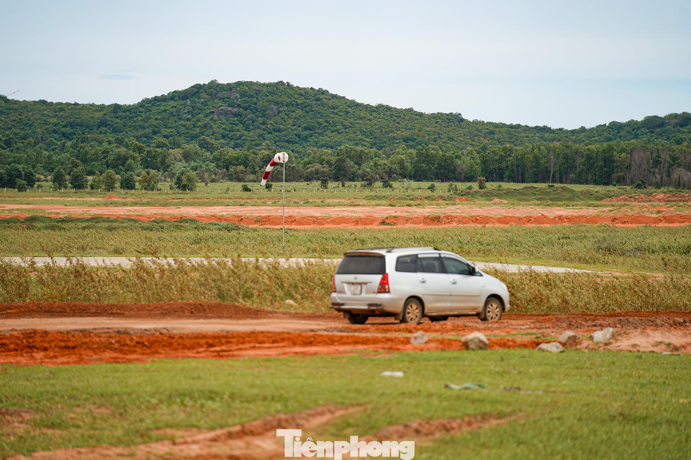Trong trường hợp cần thiết, tỉnh Bình Thuận xem xét lựa chọn nhà đầu tư khác có đủ năng lực để thay thế, khởi công dự án vào đầu năm 2023 để bảo đảm hoàn thành đồng bộ với hạng mục đường cất hạ cánh của cảng hàng không.