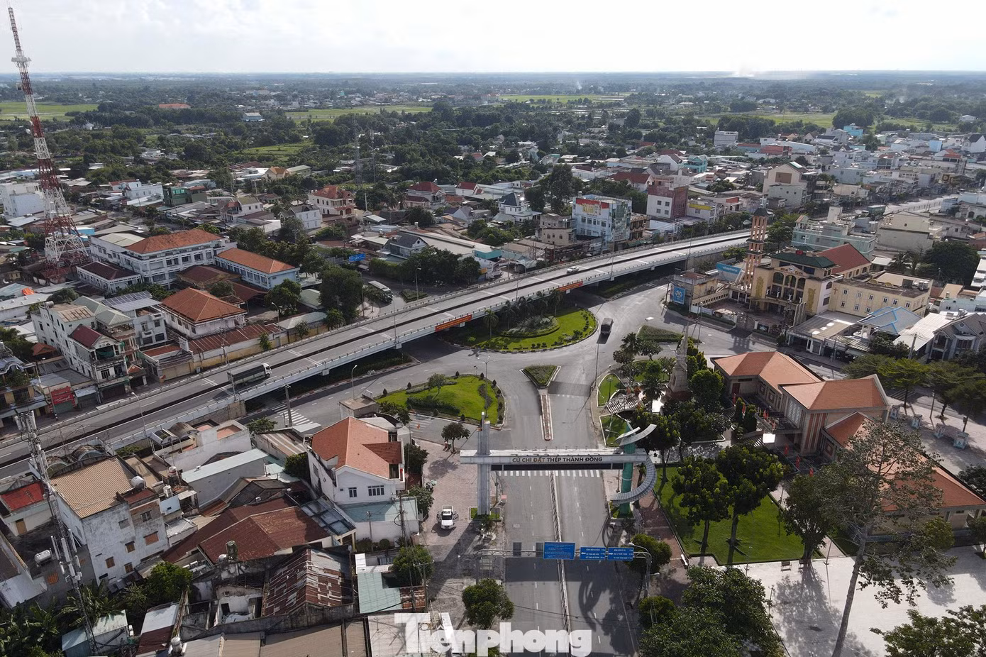 Huyện Củ Chi sẽ không lên quận mà phát triển thành TP trực thuộc TPHCM. Bí thư Huyện ủy Củ Chi cho rằng hướng phát triển sẽ là trung tâm logistics, xây dựng hồ phát triển cảnh quan, hình thành các khu dưỡng lão 5 sao...