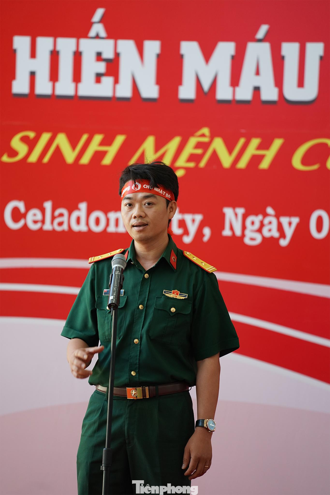 Tại chương trình BS Vũ Sơn Giang, Phó chủ nhiệm Chính trị Bệnh viện Quân y 175 đại diện đơn vị tiếp nhận máu chia sẻ: “Con người là động vật cao cấp, tất cả các thành phần của máu đều cực kỳ quý giá. Năm 2020 và 2021 dịch bùng phát, lượng máu cần cho việc cấp cứu, điều trị thiếu rất nhiều. Sự đồng hành của Báo Tiền Phong trong chương trình Chủ nhật Đỏ đã góp phần quan trọng mang đến nguồn máu hiến quý giá giúp ngành y tế cứu chữa người bệnh”.