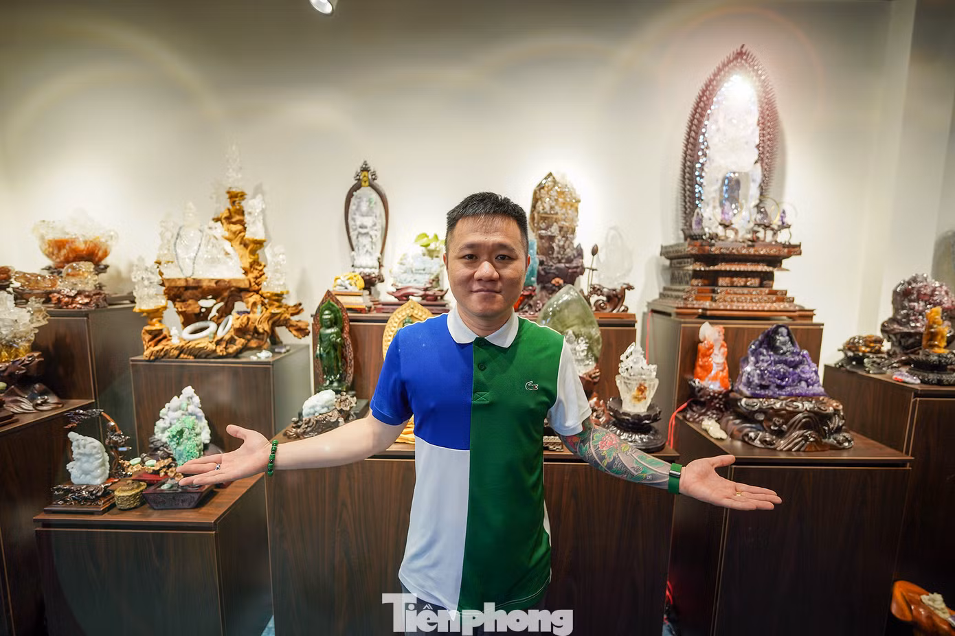 Trần Duy Khoa, một nhà nghiên cứu tuy ở độ tuổi 8x những đã có nhiều năm đam mê đá quý.