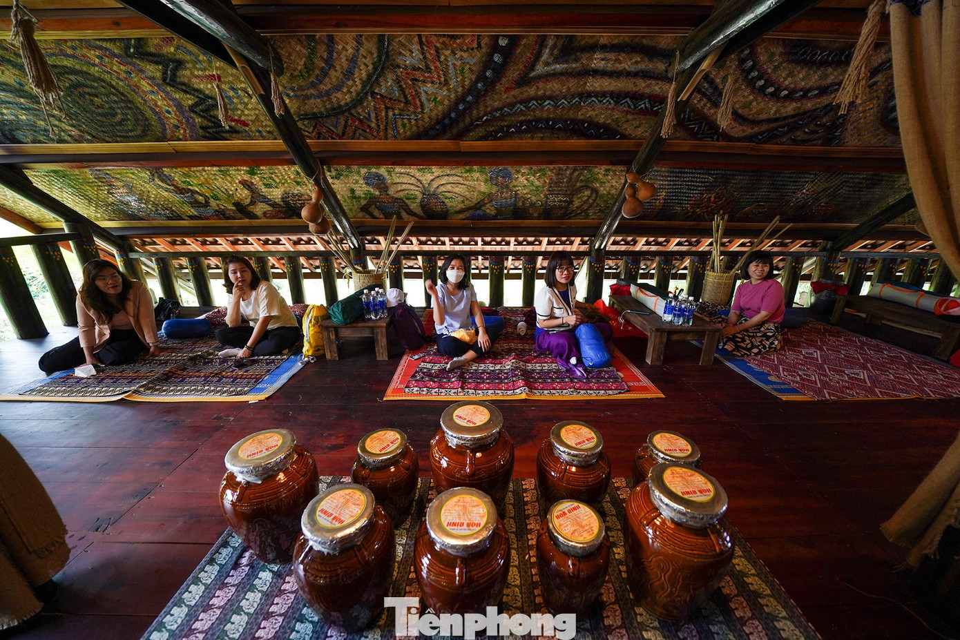 Trải nghiệm qua đêm theo phong cách buôn làng. Trải nghiệm qua đêm theo phong cách buôn làng.