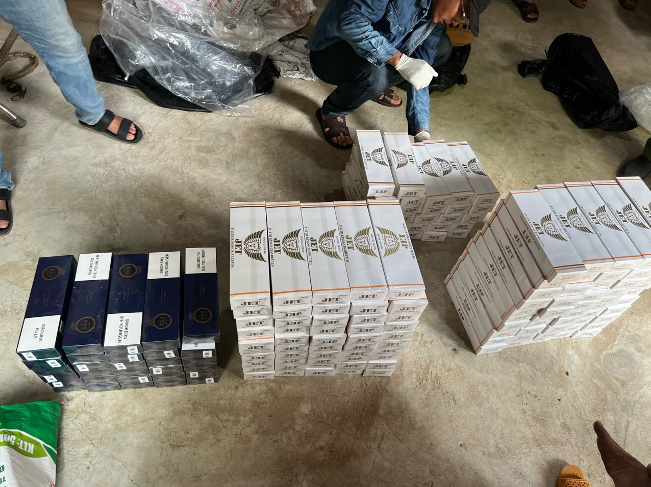 Tang vật thu giữ. Tang vật thu giữ.