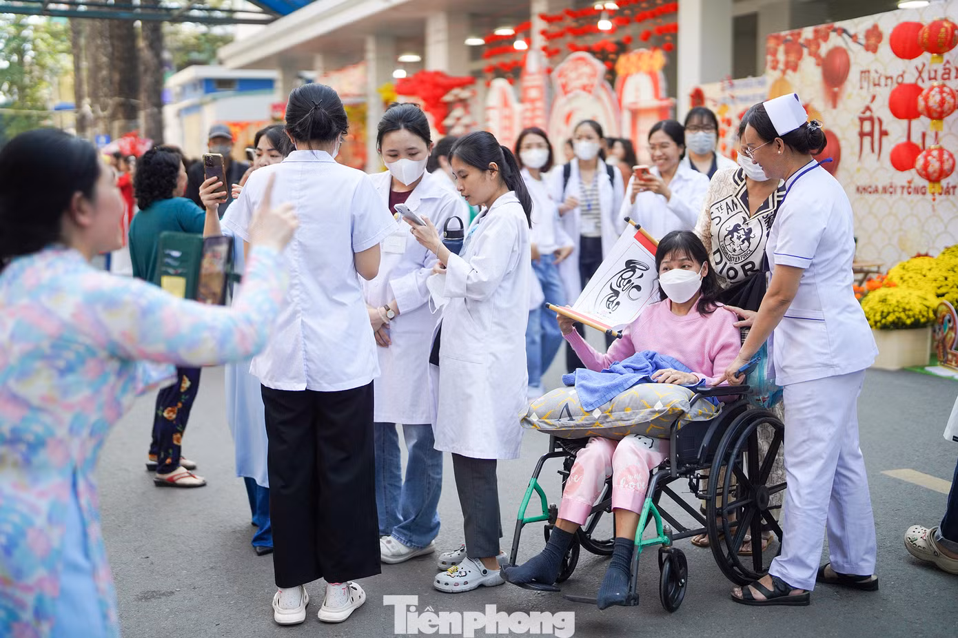 Đây là năm thứ 5, Bệnh viện Chợ Rẫy thực hiện đường hoa phục vụ bệnh nhân.