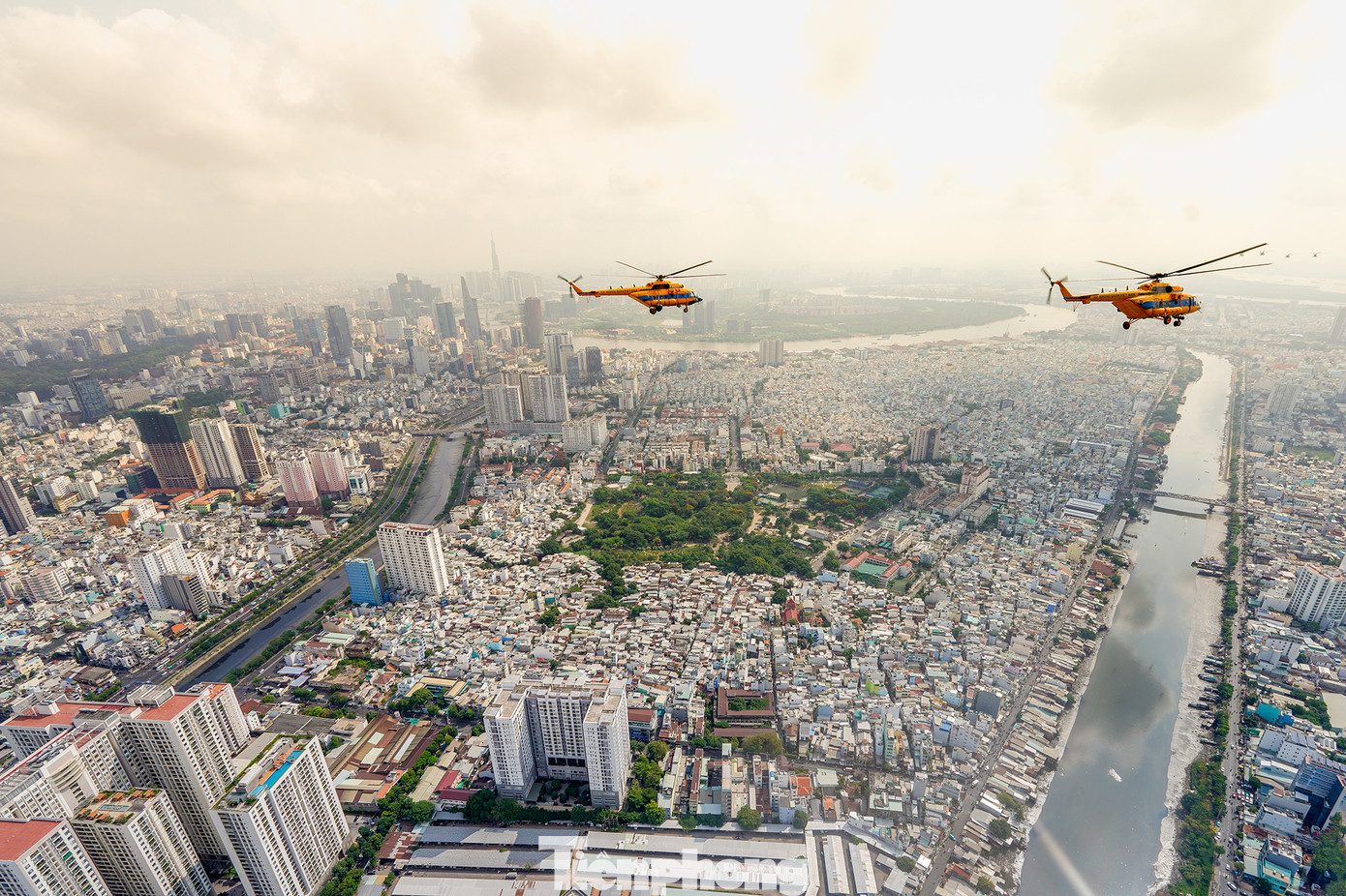 Đại lộ Đông Tây, kênh Tàu Hủ nhìn từ trên cao.