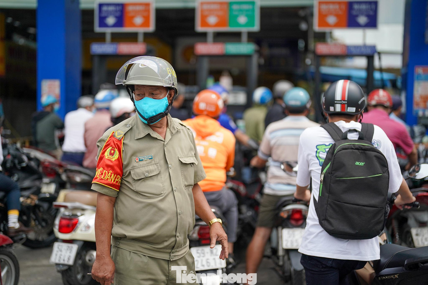 Lực lượng bảo vệ, dân phòng đảm bảo trật tự tại cây xăng 270.