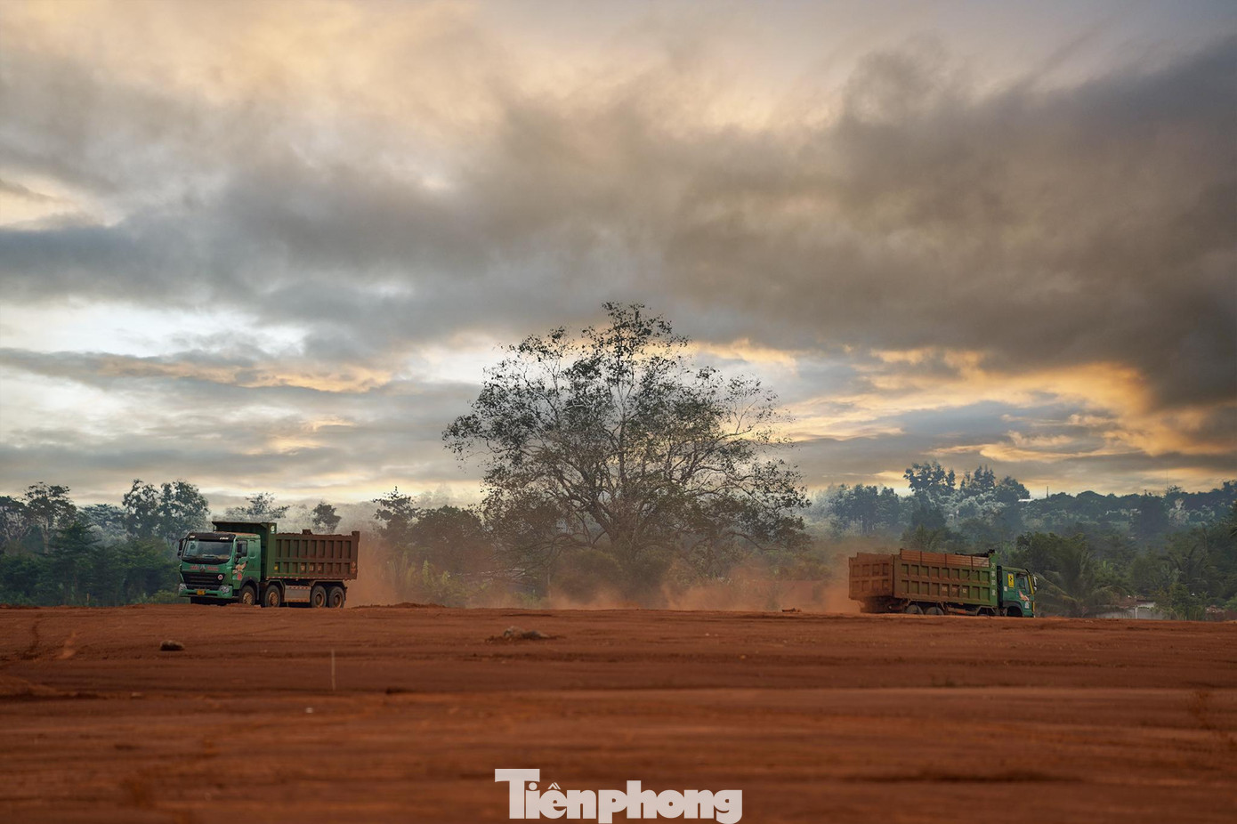 Bộ GTVT cho biết, tới nay địa phương mới hoàn thành thu hồi 95% diện tích đất, còn lại hơn 243ha dự kiến xong trong năm nay. Bộ GTVT cho biết, tới nay địa phương mới hoàn thành thu hồi 95% diện tích đất, còn lại hơn 243ha dự kiến xong trong năm nay.