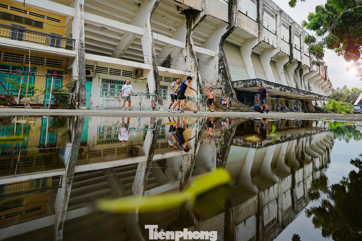 Sau thời gian đưa vào sử dụng, nhiều hạng mục của sân vận động đã xuống cấp nghiêm trọng chỉ bảo đảm cho khoảng 10.000 chỗ ngồi. Bên cạnh việc tổ chức các giải đấu, hoạt động thể dục, thể thao lớn của tỉnh, Sân vận động Long An cũng là nơi tập luyện, sinh hoạt chung của các lứa vận động viên năng khiếu thuộc Trung tâm Huấn luyện và thi đấu thể dục, thể thao tỉnh. Sau thời gian đưa vào sử dụng, nhiều hạng mục của sân vận động đã xuống cấp nghiêm trọng chỉ bảo đảm cho khoảng 10.000 chỗ ngồi. Bên cạnh việc tổ chức các giải đấu, hoạt động thể dục, thể thao lớn của tỉnh, Sân vận động Long An cũng là nơi tập luyện, sinh hoạt chung của các lứa vận động viên năng khiếu thuộc Trung tâm Huấn luyện và thi đấu thể dục, thể thao tỉnh.