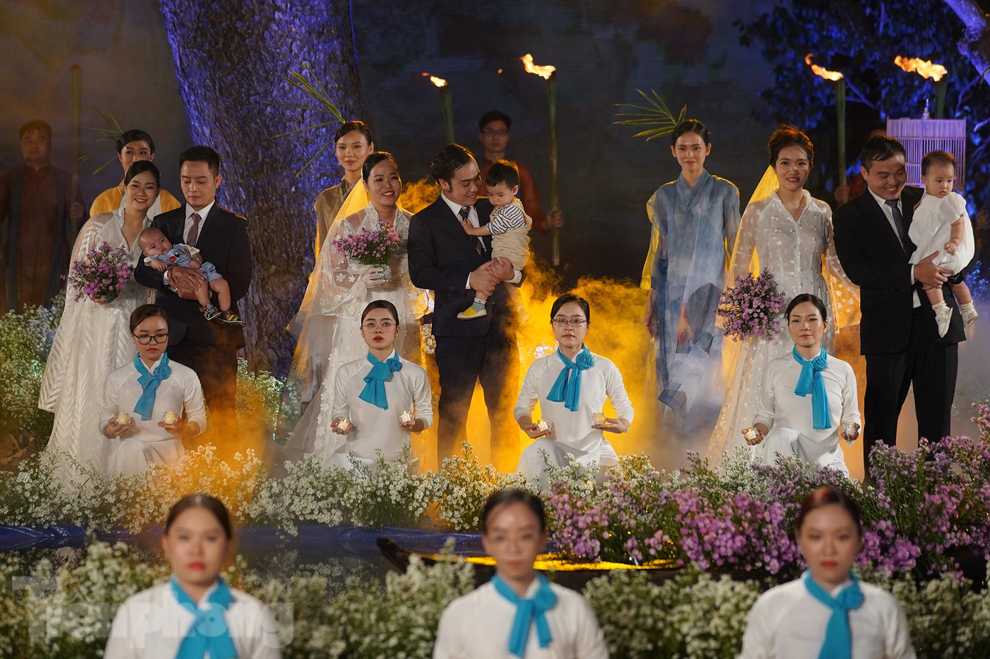 Một lần nữa, cảm xúc khán giả lại dâng trào khi có sự xuất hiện của những thiên thần nhỏ, "quả ngọt trên cây uyên ương" khi bố mẹ cứ hoãn cưới vì bận đi chống dịch.