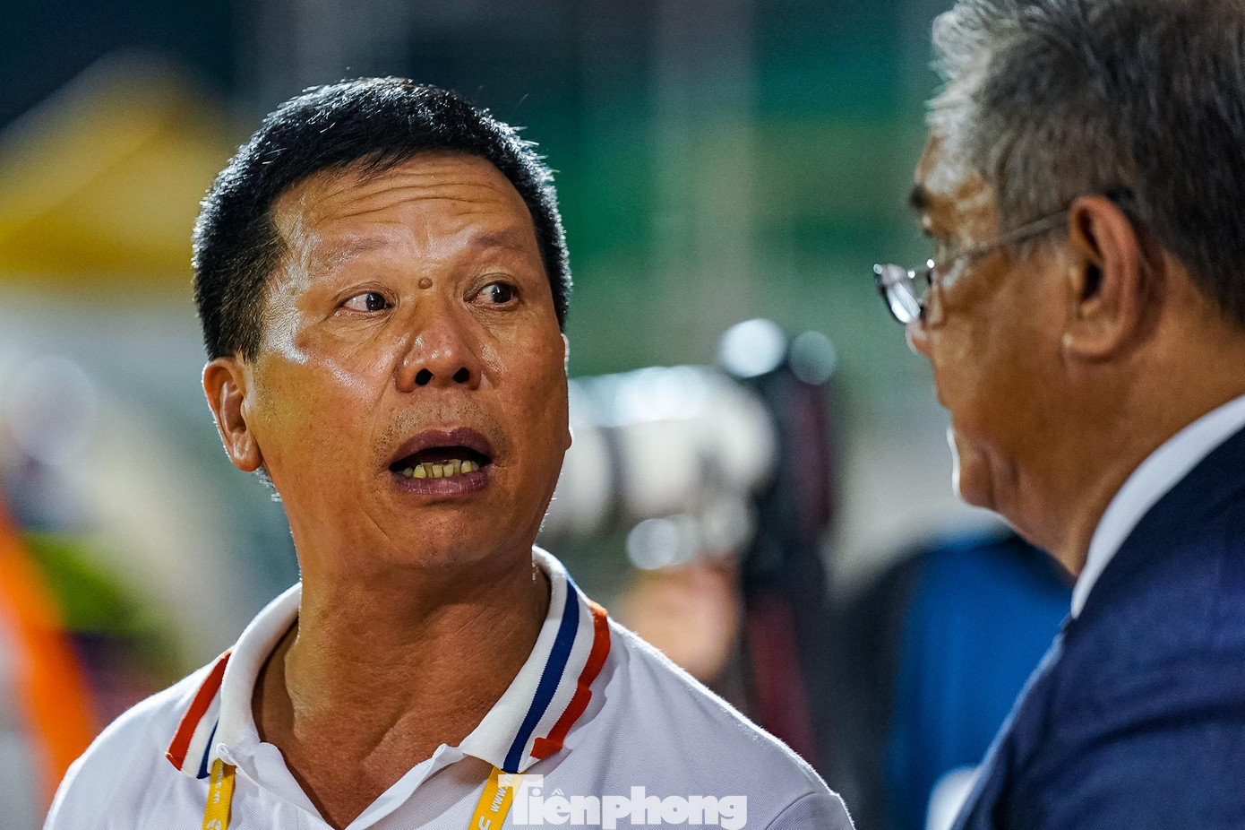 Trường đoàn bóng đá Nam Định Phạm Cẩm Kỳ phàn nàn với giám sát trận đấu về công tác trọng tài khi cho rằng có phần quá tay với chiếc thẻ đỏ và một số tình huống có lợi cho Sài Gòn FC.