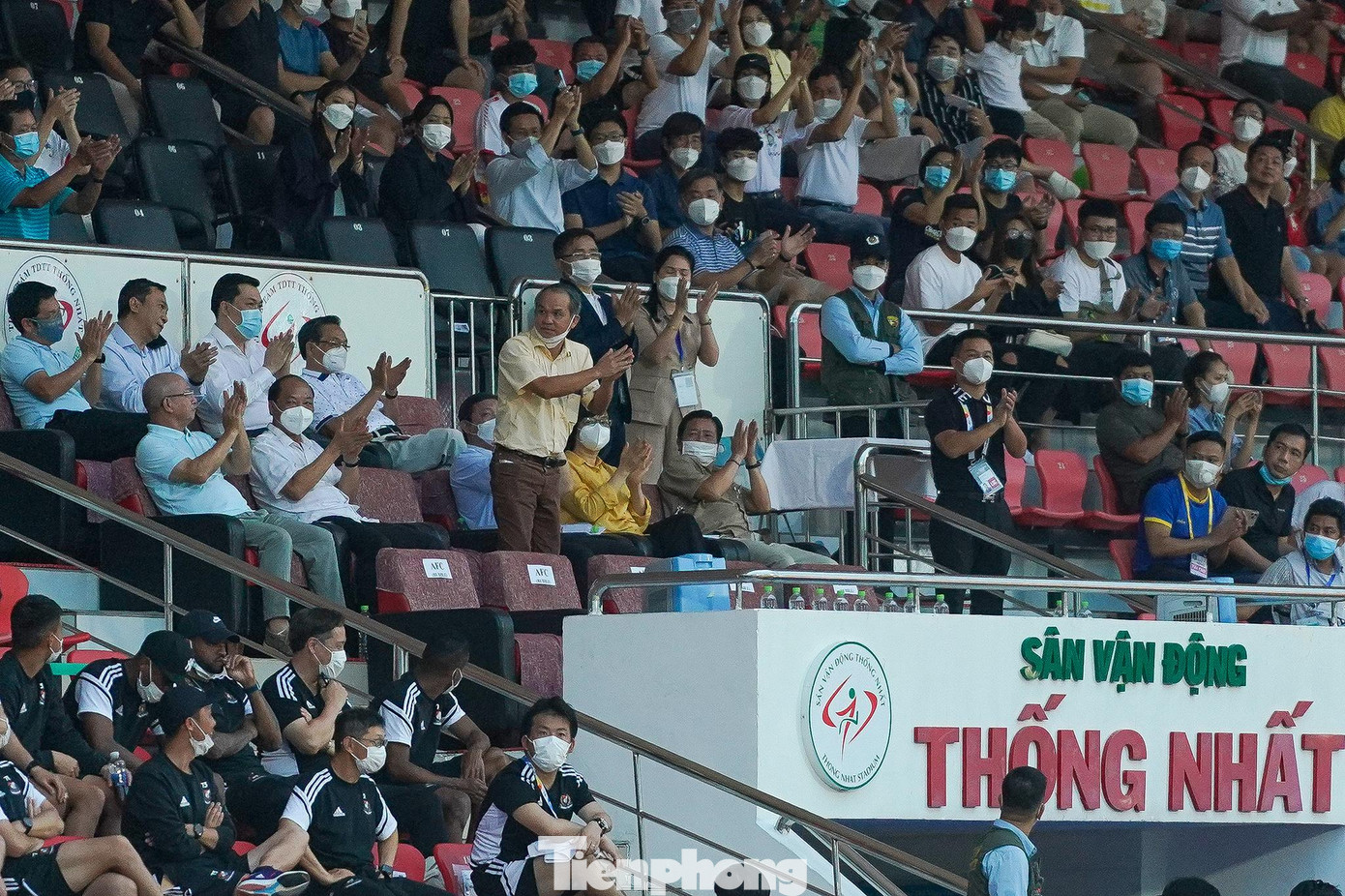 Chủ tịch CLB HAGL Đoàn Nguyên Đức quyết định gởi tặng vé, tri ân người hâm mộ.