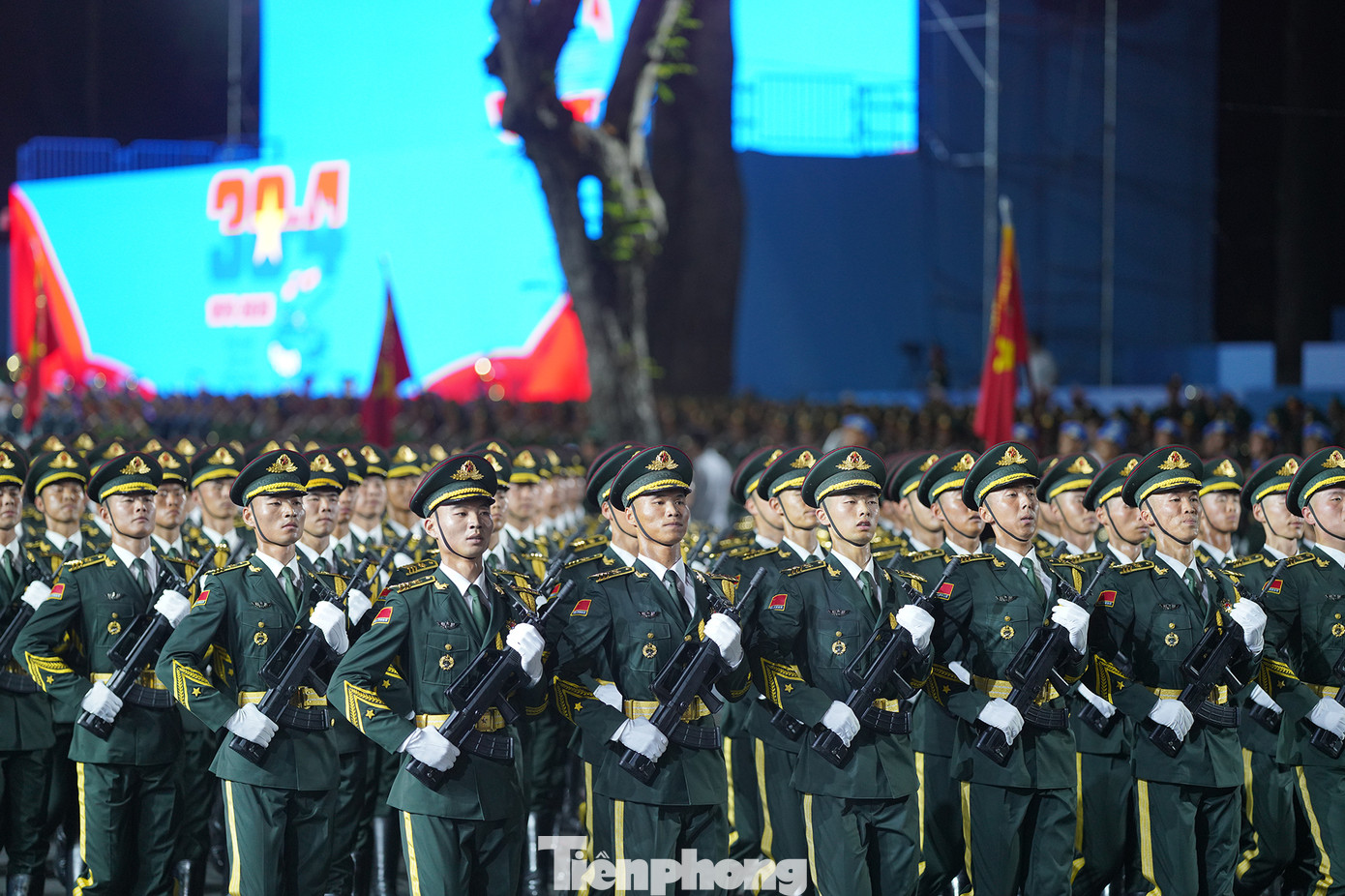 Đoàn nghi lễ danh dự Quân giải phóng nhân dân Trung Quốc (thành lập 1952), trải qua 73 năm xây dựng và trưởng thành, đoàn đã hoàn thành xuất sắc nhiệm vụ phục vụ nghi lễ hơn 13.000 lần.