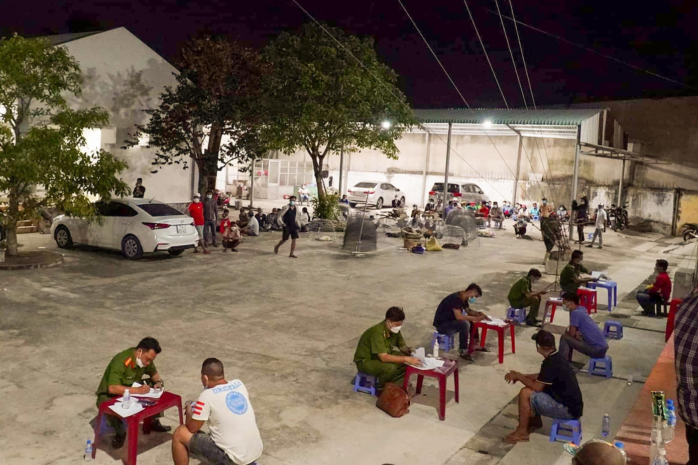 Trường gà lớn ngay tại trung tâm huyện Thủ Thừa.