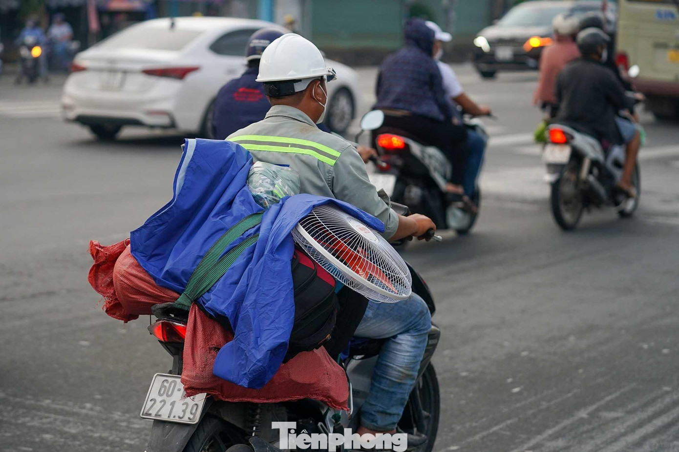 Hối hả quay lại với công trường.