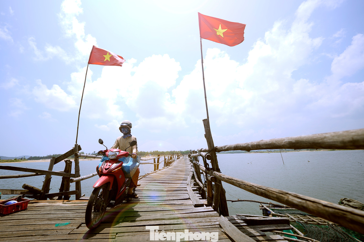 Người dân địa phương đi qua cầu này rút ngắn khoảng cách khoảng 10km so với di chuyển từ huyện Tuy An qua thị xã Sông Cầu, hoặc đi TP. Quy Nhơn (Bình Định). Cầu gỗ Ông Cọp (hay còn được người dân gọi là cầu Miếu Ông Cọp) là nơi nối liền phía bắc xã An Ninh Tây với thị xã Sông Cầu vốn nổi tiếng với nhiều địa điểm tham quan, du lịch nổi tiếng.