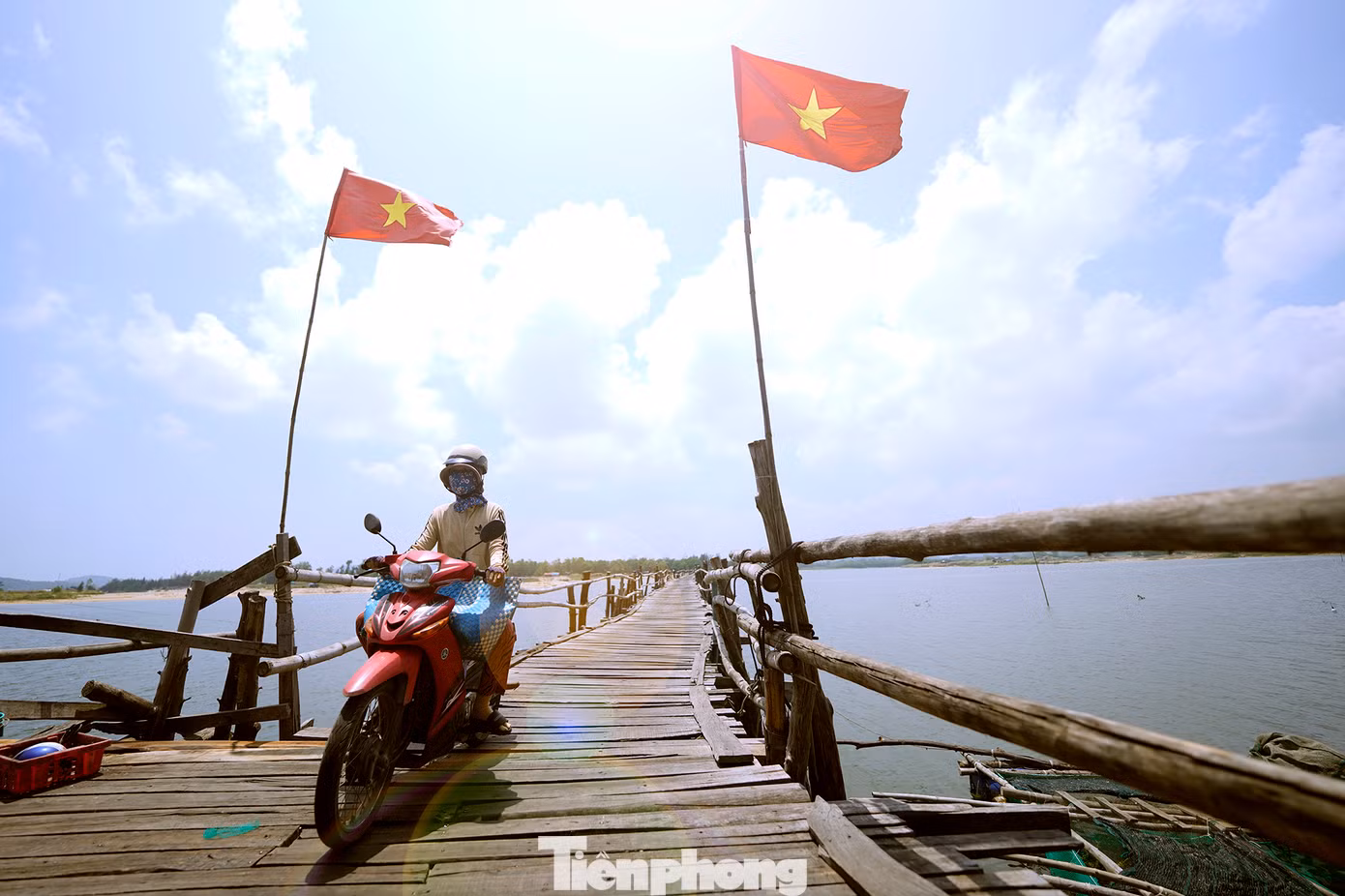 Người dân địa phương đi qua cầu này rút ngắn khoảng cách khoảng 10km so với di chuyển từ huyện Tuy An qua thị xã Sông Cầu, hoặc đi TP. Quy Nhơn (Bình Định). Cầu gỗ Ông Cọp (hay còn được người dân gọi là cầu Miếu Ông Cọp) là nơi nối liền phía bắc xã An Ninh Tây với thị xã Sông Cầu vốn nổi tiếng với nhiều địa điểm tham quan, du lịch nổi tiếng.