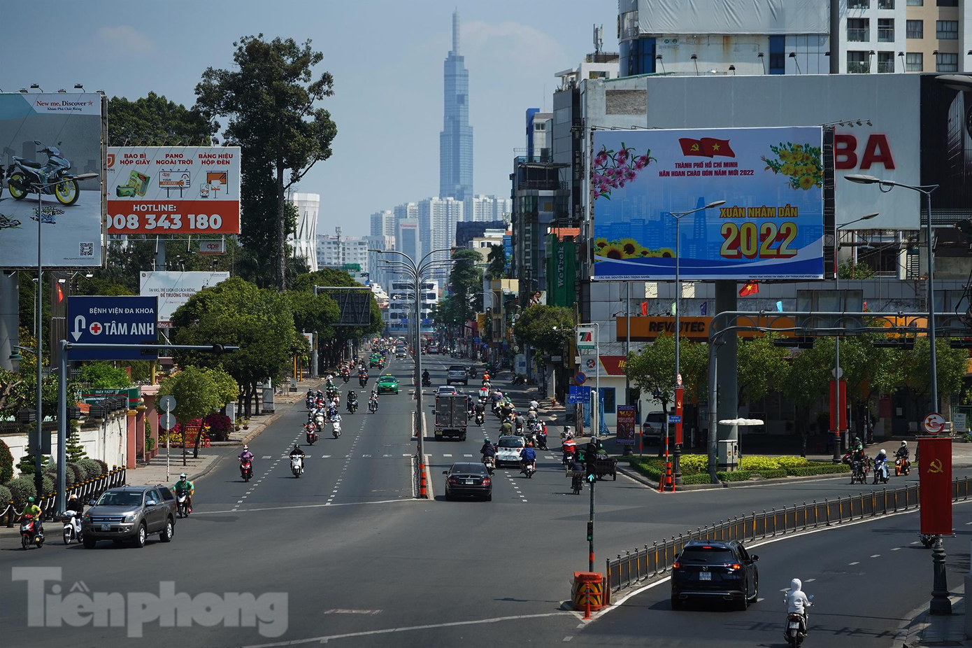 Các ngả đường trung tâm TPHCM trở nên thoáng đãng, không còn cảnh nhộn nhịp người xe như thường ngày.