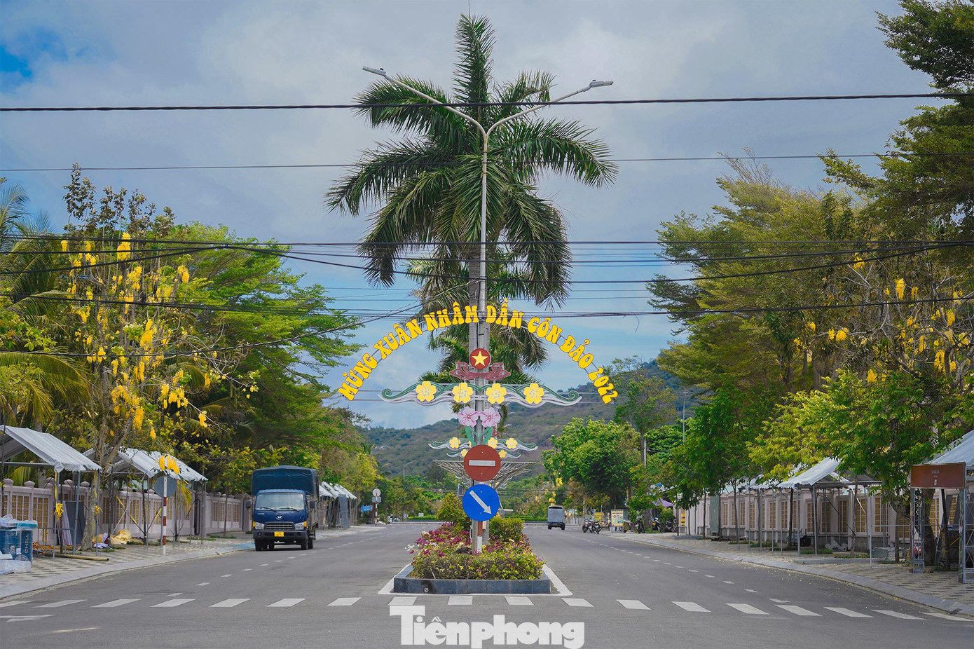 Thời điểm tranh tài giải Tiền Phong Marathon 2022 trùng giai đoạn giao giữa mùa xuân với mùa hạ nên VĐV và du khách có thể ngắm nhiều loại hoa đua sắc khắp Côn Đảo. Thời điểm tranh tài giải Tiền Phong Marathon 2022 trùng giai đoạn giao giữa mùa xuân với mùa hạ nên VĐV và du khách có thể ngắm nhiều loại hoa đua sắc khắp Côn Đảo.