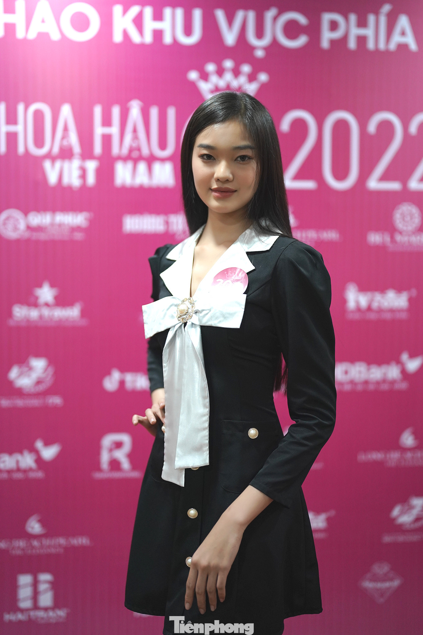 Bé Quyên xuất hiện tại buổi sơ khảo Hoa hậu Việt Nam 2022 khu vực phía Nam cùng một người bạn. Thời điểm đó, thí sinh đến từ Bến Tre cho biết cô không có ý định tham gia vì vừa hoàn thành cuộc thi nhan sắc khác. Khi các cô gái hoàn thành buổi phỏng vấn cùng giám khảo, Bé Quyên vẫn ngồi ở sảnh vì chưa hoàn thành hồ sơ. Đầu giờ chiều, cô kịp bổ sung hồ sơ và chính thức tham gia đường đua Hoa hậu Việt Nam 2022.