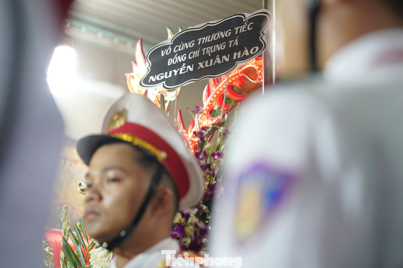 Ghi nhận sự hy sinh dũng cảm và những đóng góp trong sự nghiệp bảo vệ an ninh Tổ quốc của Thiếu tá Nguyễn Xuân Hào, Bộ trưởng Bộ Công an đã quyết định truy thăng cấp bậc hàm từ Thiếu tá lên Trung tá.