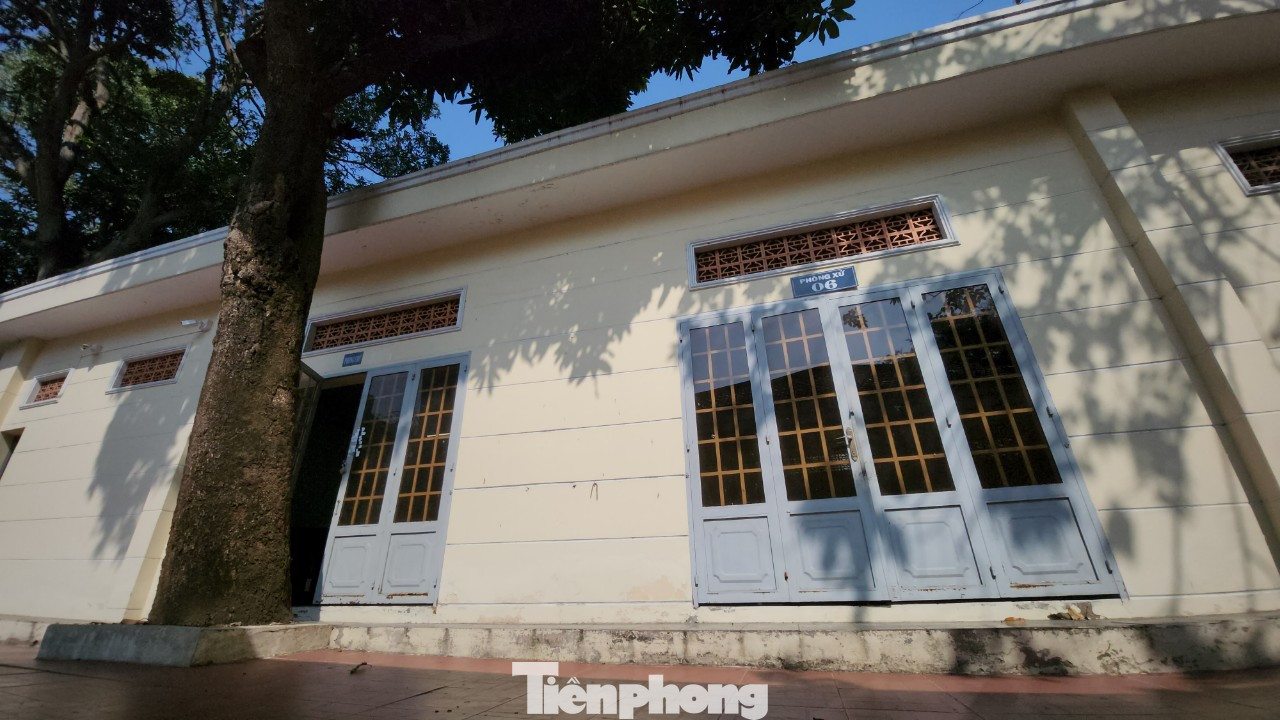 Tài liệu, hồ sơ liên quan đến vụ án được lưu giữ tại một phòng riêng với hệ thống điều hoà hoạt động liên tục. Đây là vụ án có hồ sơ ‘khủng’, với khoảng 1 triệu bút lục, 2.500 tập tài liệu đựng trong 104 thùng hồ sơ, nặng khoảng 6 tấn. TAND TPHCM cũng đã chuẩn bị một phòng riêng với đủ trang thiết bị PCCC, camera an ninh, để luật sư , người liên quan sao chụp hồ sơ, tài liệu.