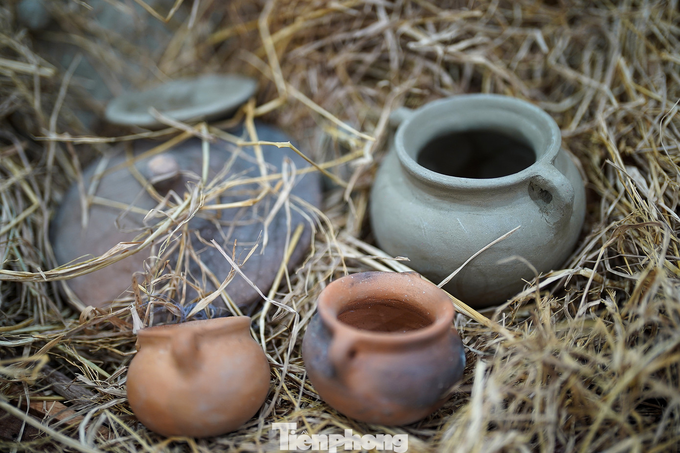 &quot;Các sản phẩm được làm bằng gốm từ lâu đã trở thành hàng hóa thiết yếu trong sinh hoạt hằng ngày của cư dân miền Nam, nhất là vùng miền Đông, Tây Nam Bộ. Từ xưa, những sản phẩm nồi, lu, hũ, khạp, đèn, tô, chén, muỗng, đĩa, khay trà, lư hương… đã trở nên quen thuộc, hiện diện trong cuộc sống mỗi nhà, gắn liền với công việc nội trợ của những người phụ nữ; sản phẩm làm ra không chỉ dùng trong cuộc sống mà còn để bán ở chợ, các đô thị, thị trấn trong vùng và những địa phương lân cận&quot;, ông Nguyễn Quốc Chính - Phó Giám đốc bảo tàng Phụ nữ Nam Bộ phát biểu tại lễ khai mạc.