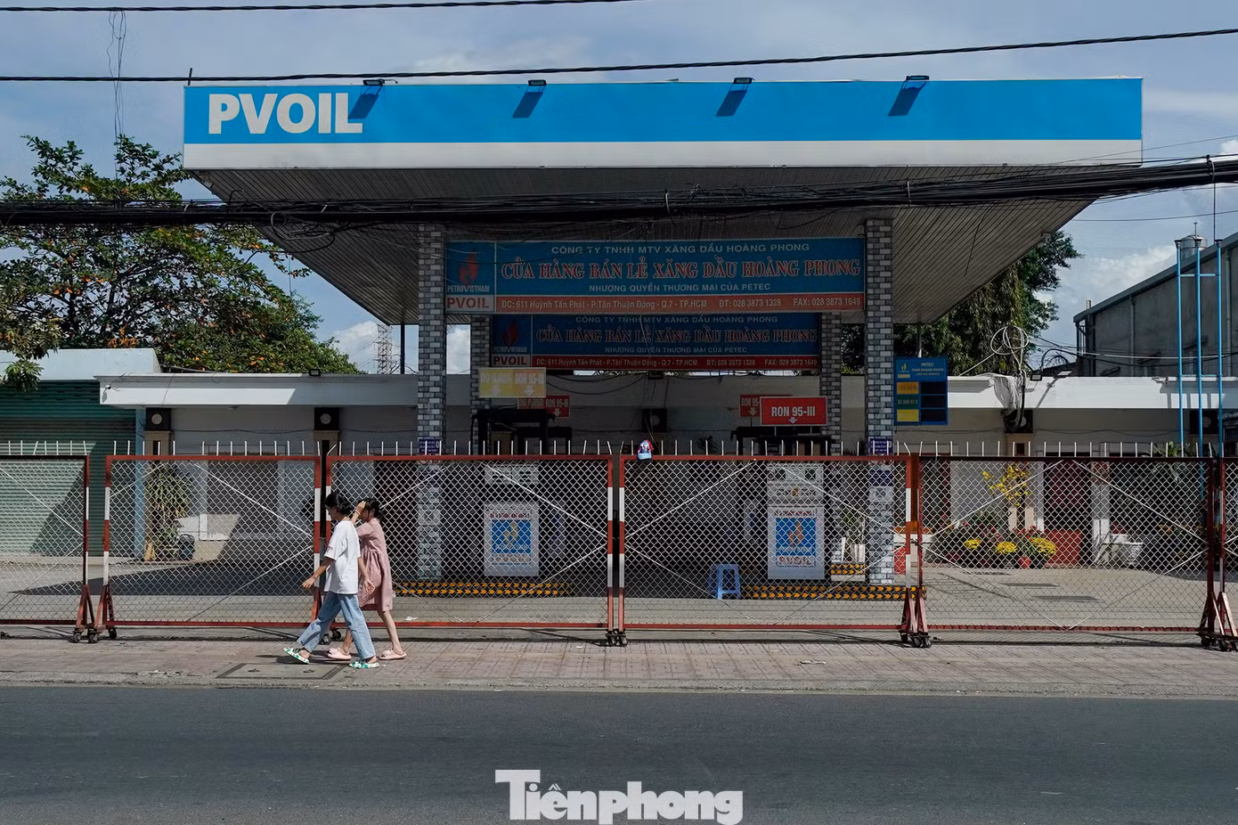 Cây xăng Hoàng Phong tại số 611, Huỳnh Tấn Phát (quận 7) đóng cửa không lý do trong ngày mùng 3 Tết.