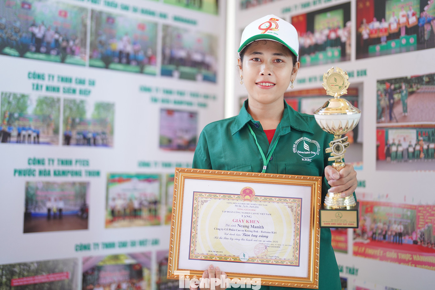 Neang Manith (SN 2002) vinh dự đạt Bàn tay vàng nhỏ tuổi nhất.