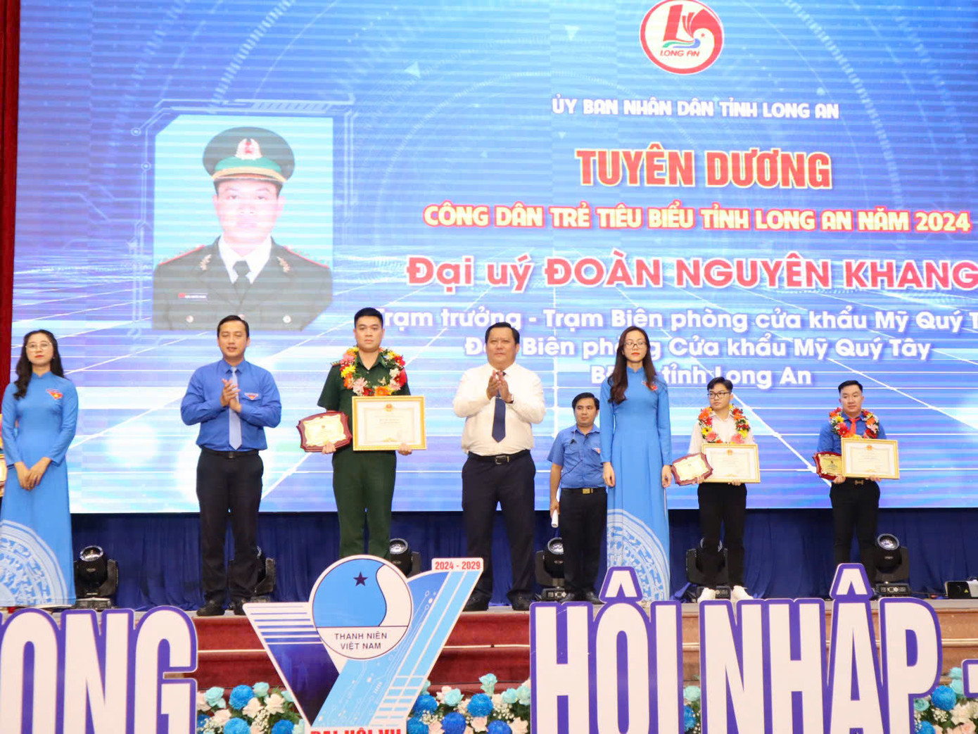 Đại úy Đoàn Nguyên Khang - Trạm trưởng Trạm Biên phòng cửa khẩu Mỹ Quý Tây, đã trở thành một tấm gương sáng cho cán bộ, chiến sĩ của BĐBP tỉnh Long An. Phát huy tinh thần người lính quân hàm xanh, cùng với vai trò tiên phong, gương mẫu đồng chí Khang đã trực tiếp chỉ huy đơn vị phối hợp chặt chẽ với các lực lượng chức năng, chủ động nắm tình hình, kịp thời phát hiện và xử lý nhiều vụ án trọng điểm, như: vụ vận chuyển trái phép vũ khí, vụ buôn bán người, xuất nhập cảnh trái phép,…