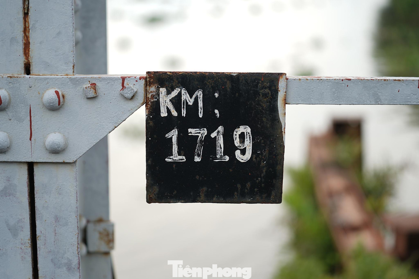 Một chi tiết còn khá mới trên nhịp cầu.