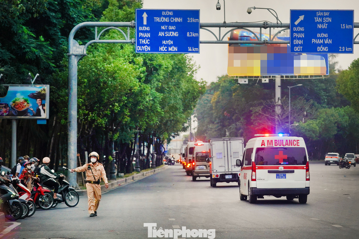 CSGT chốt chặn tại khu vực công viên Hoàng Văn Thụ.