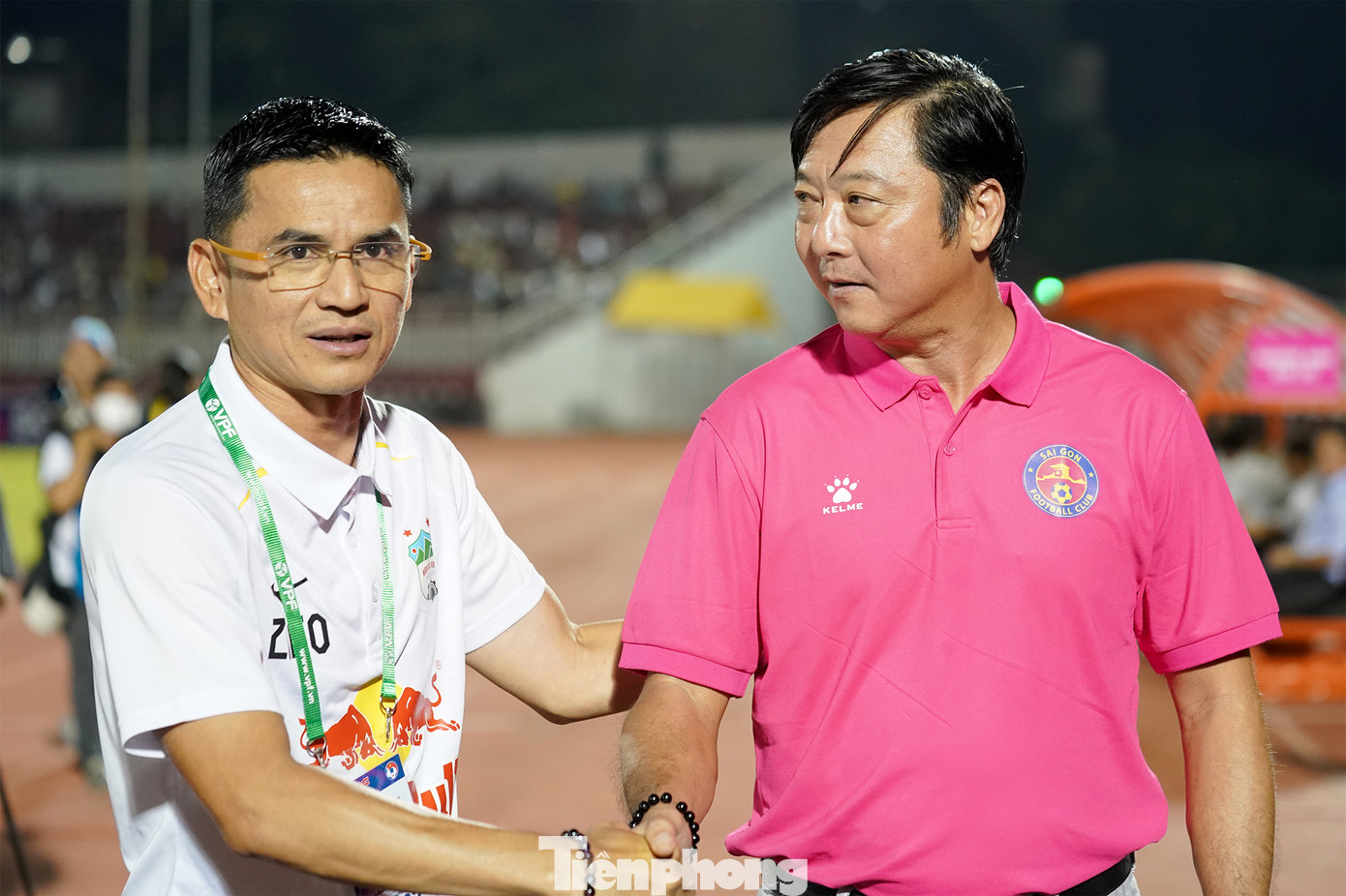 HLV Lê Huỳnh Đức (bên phải) thời mới về CLB Sài Gòn mùa giải 2022.