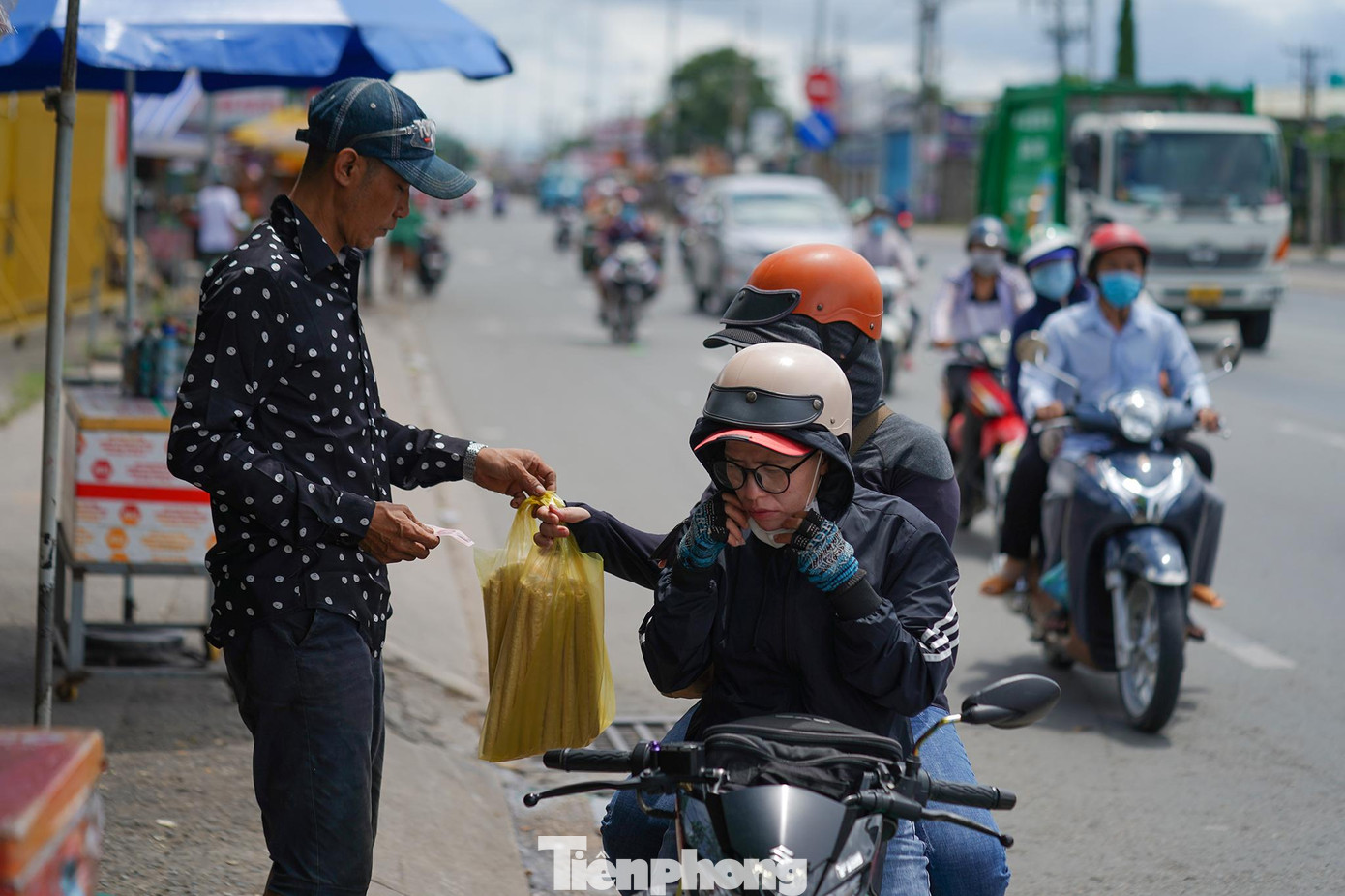 Một chút đặc sản mua dọc đường về làm quà.