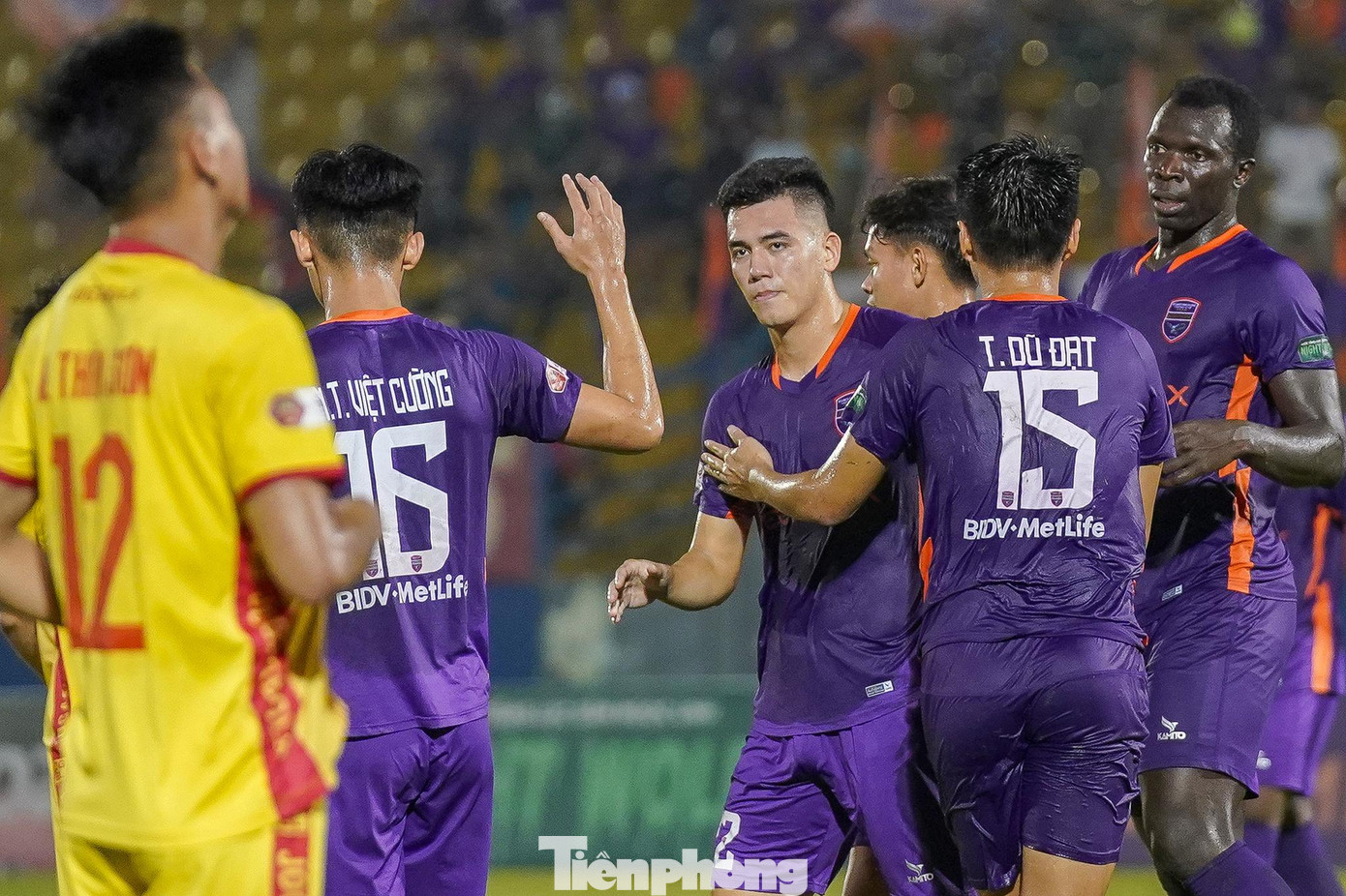 Tiến Linh góp một bàn thắng ở phút 90 nhưng anh không làm động tác ăn mừng.