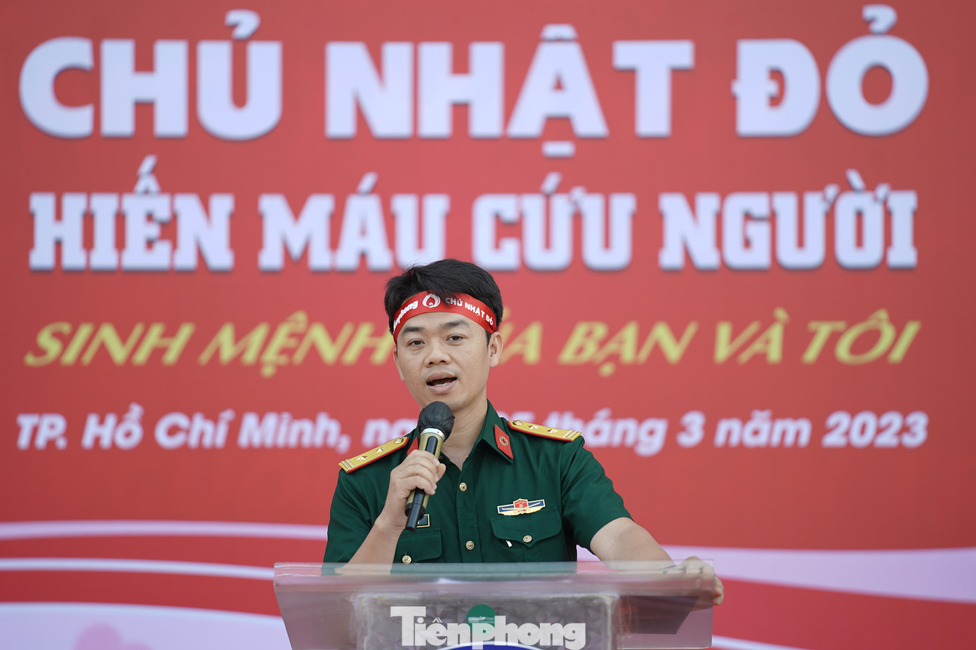 Phát biểu tại chương trình, Trung tá, bác sĩ Vũ Sơn Giang, Phó Chủ nhiệm chính trị Bệnh viện Quân y 175 nhấn mạnh, nhu cầu hiến máu cứu người, nhu cầu được tiếp máu để cứu chữa bệnh nhân rất thiết thực suốt thời gian qua. “Là nhân viên ngành Y, chúng tôi hiểu được nhu cầu này càng về sau càng cấp thiết, đặc biệt trong giai đoạn dịch COVID-19 diễn biến phức tạp thì ý nghĩa của chương trình Chủ nhật Đỏ càng được đưa lên tầm cao mới”, bác sĩ Giang nhấn mạnh.