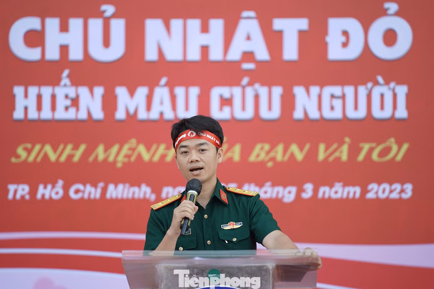 Phát biểu tại chương trình, Trung tá, bác sĩ Vũ Sơn Giang, Phó Chủ nhiệm chính trị Bệnh viện Quân y 175 nhấn mạnh, nhu cầu hiến máu cứu người, nhu cầu được tiếp máu để cứu chữa bệnh nhân rất thiết thực suốt thời gian qua. “Là nhân viên ngành Y, chúng tôi hiểu được nhu cầu này càng về sau càng cấp thiết, đặc biệt trong giai đoạn dịch COVID-19 diễn biến phức tạp thì ý nghĩa của chương trình Chủ nhật Đỏ càng được đưa lên tầm cao mới”, bác sĩ Giang nhấn mạnh.