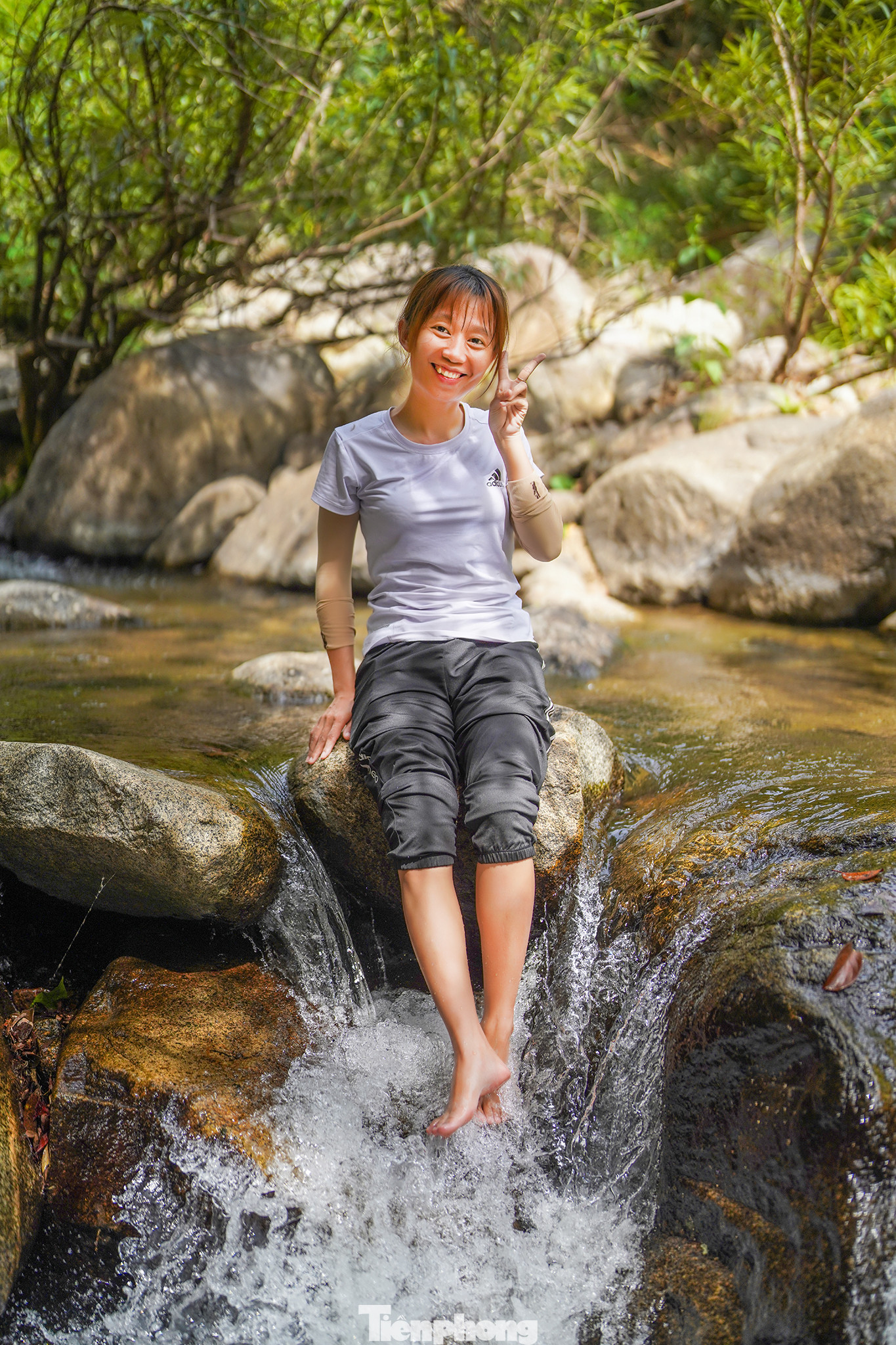 Những góc ảnh cực chill trên suối Đá Bàn. Những góc ảnh cực chill trên suối Đá Bàn.