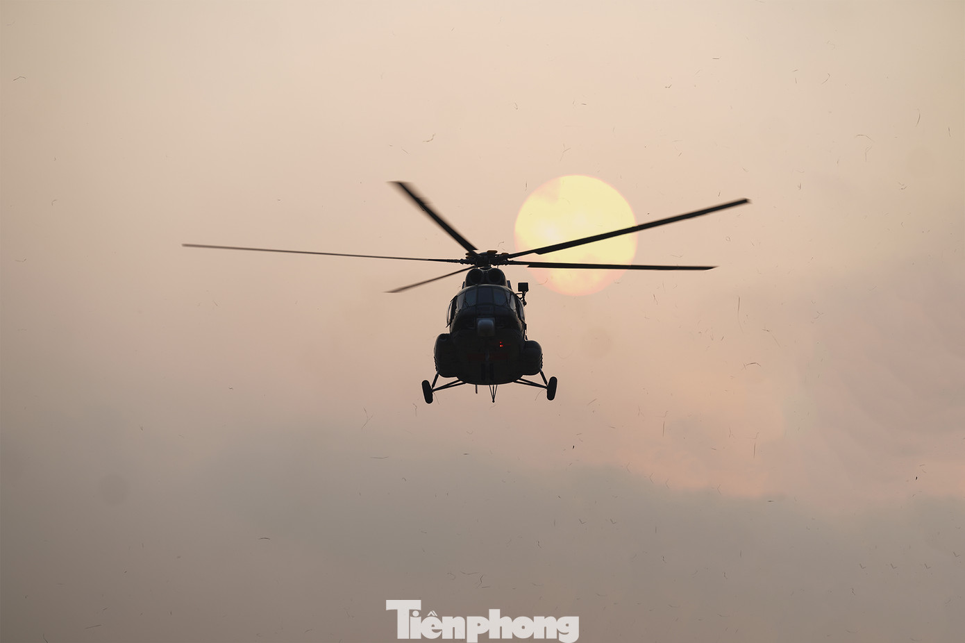 Quân chủng Phòng không - Không quân cho biết 5 trực thăng gồm Mi-8 và Mi-17 thuộc Trung đoàn không quân 916, Sư đoàn 371 từ căn cứ tại Hòa Lạc (Hà Nội) đã có mặt tại sân bay Biên Hòa để huấn luyện bay phục vụ lễ diễu binh.