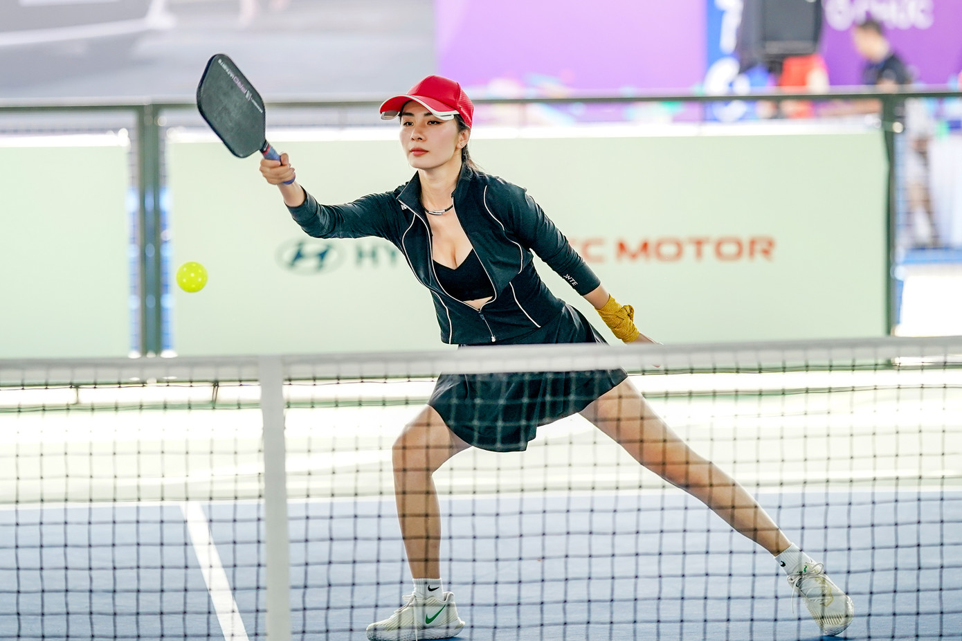 Lê Nhàn là nữ tay đua xe hơi cấp quốc tế – một trong số ít phụ nữ Việt Nam theo đuổi chuyên sâu bộ môn này. Cô hoạt động tích cực tại các giải đua và sự kiện xe hơi quốc tế, đồng thời quảng bá rộng rãi bộ môn đua xe trong cộng đồng Việt. Lê Nhàn là nữ tay đua xe hơi cấp quốc tế – một trong số ít phụ nữ Việt Nam theo đuổi chuyên sâu bộ môn này. Cô hoạt động tích cực tại các giải đua và sự kiện xe hơi quốc tế, đồng thời quảng bá rộng rãi bộ môn đua xe trong cộng đồng Việt.