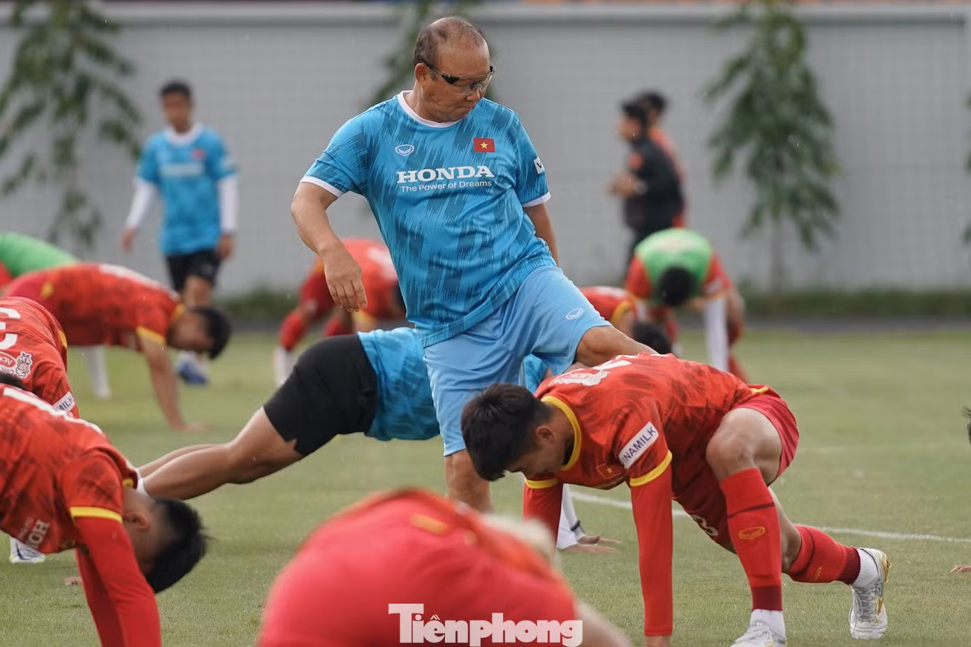 HLV "trả đũa" Nhâm Mạnh Dũng.
